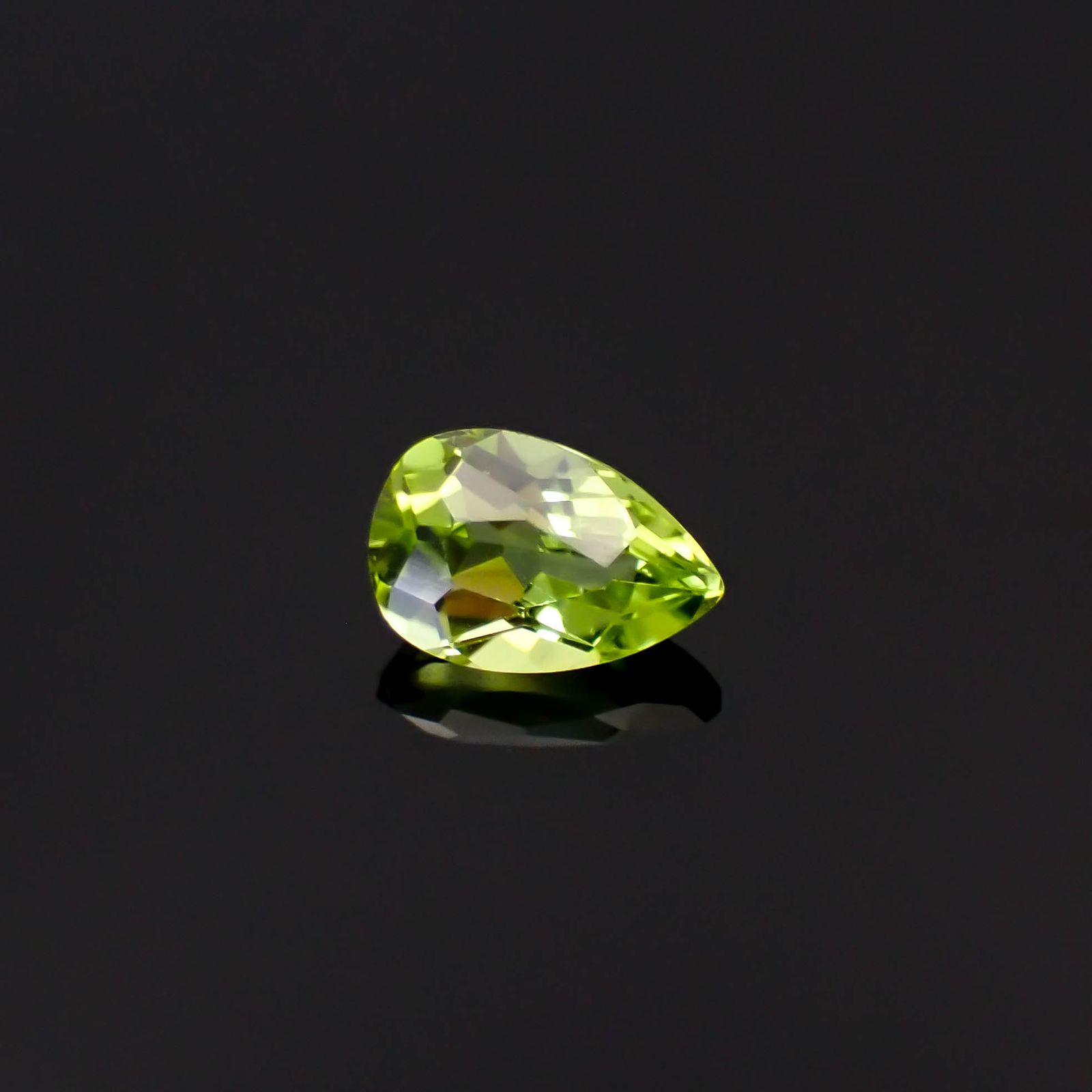 ペリドット 中国産 1.53ct [250330116]8.8x6mm前後