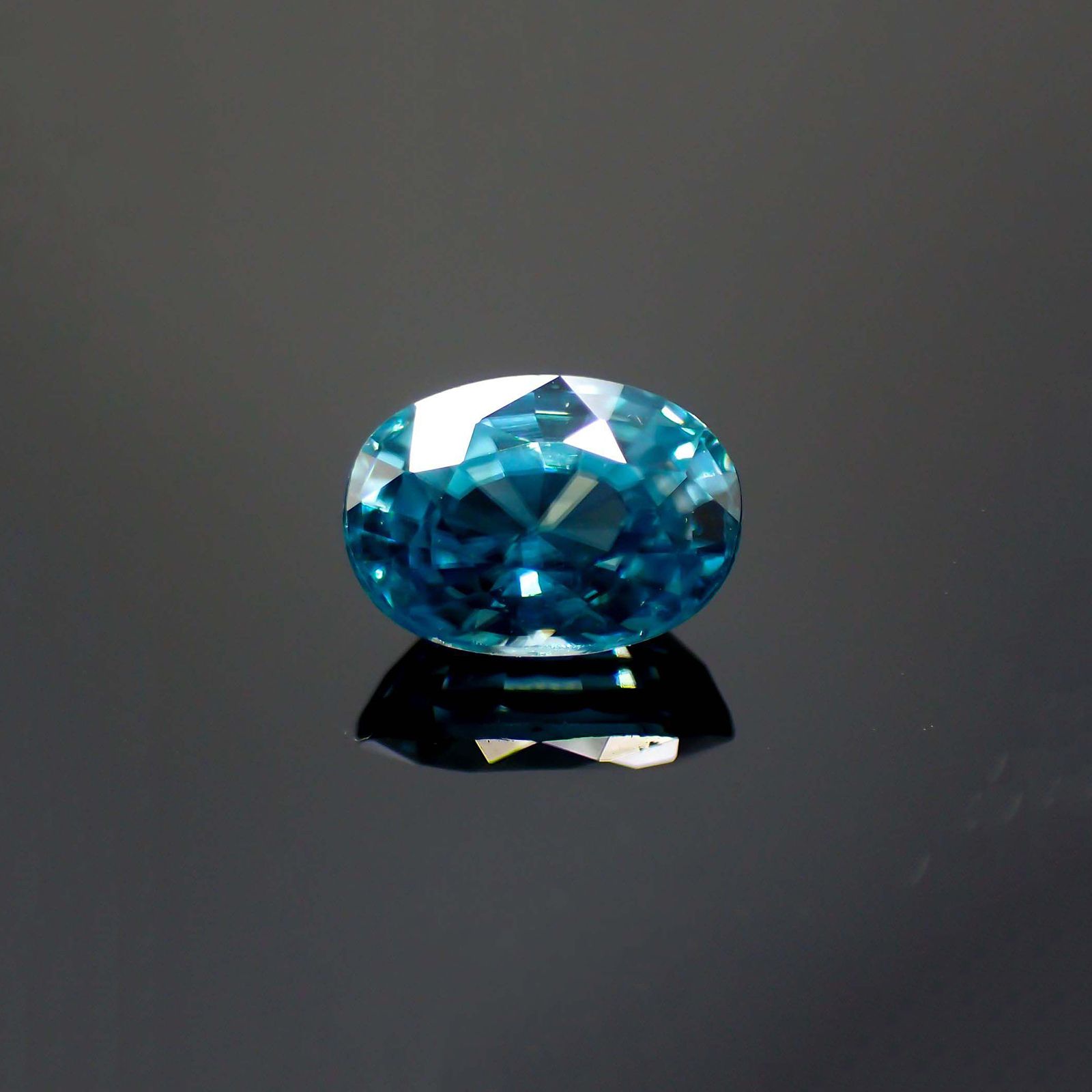 ブルージルコン(宝石名ジルコン) カンボジア産 1.42ct 識別済[251013453]7.1×5.2mm前後
