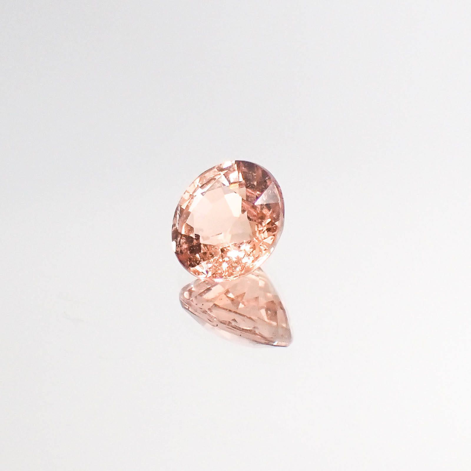 パパラチャサファイア スリランカ産 ルース 鑑別書付き 0.85ct[20062894]5.6×5.6mm前後