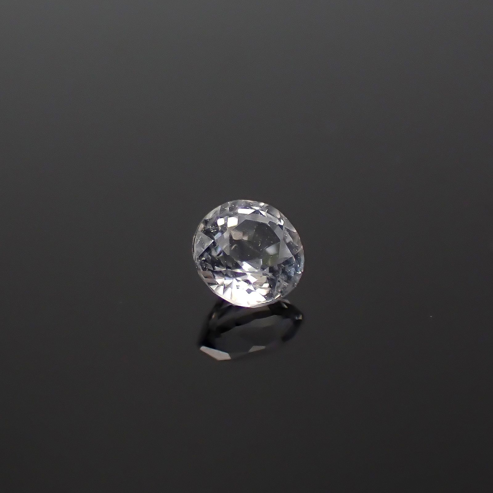 テネブレッセンススキャポライト アフガニスタン産 0.14ct / 3.3x3.3mm前後 [260432046]