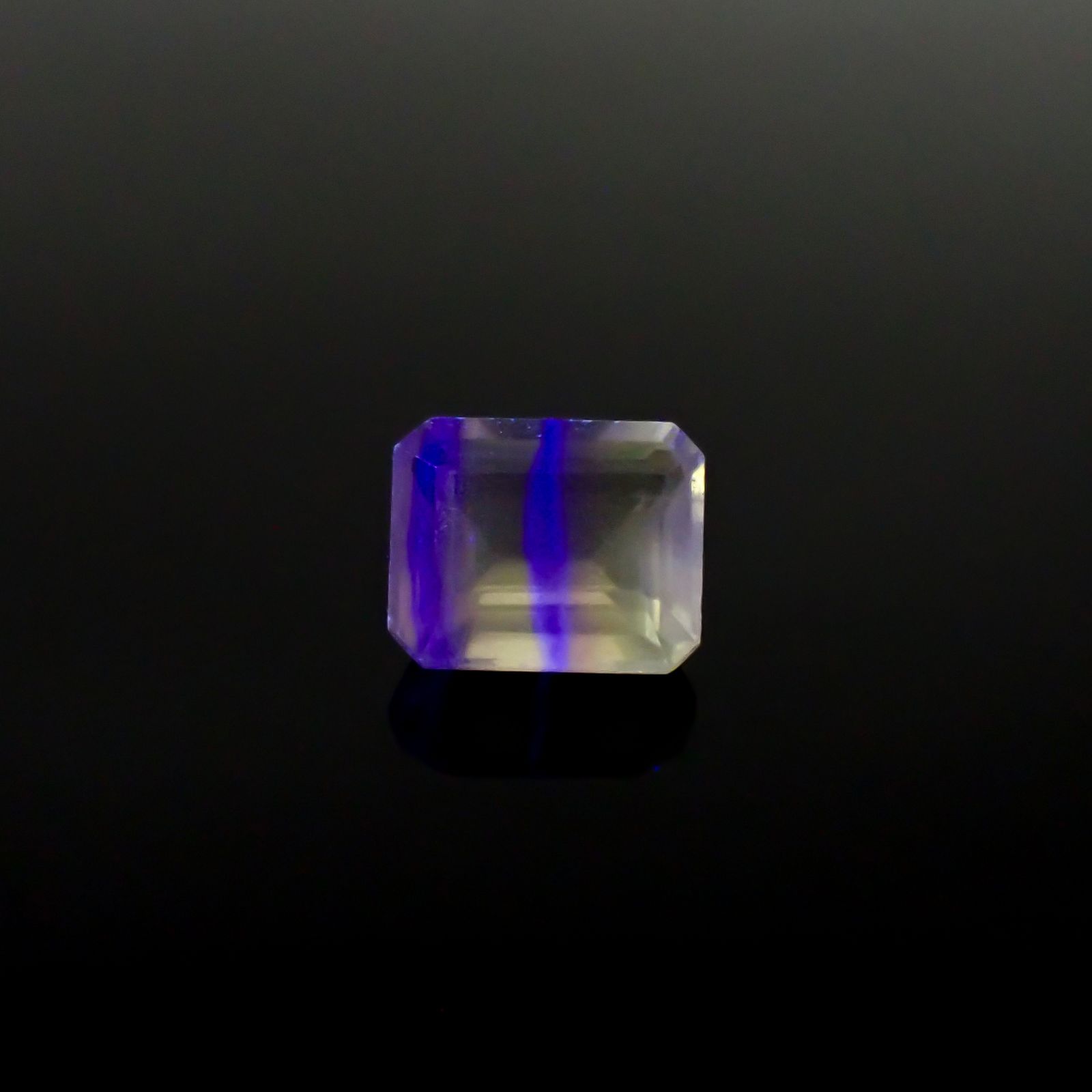 パーティカラーフローライト フルオレッセンス ブラジル産 4.48ct[240928915]10x8.1mm前後
