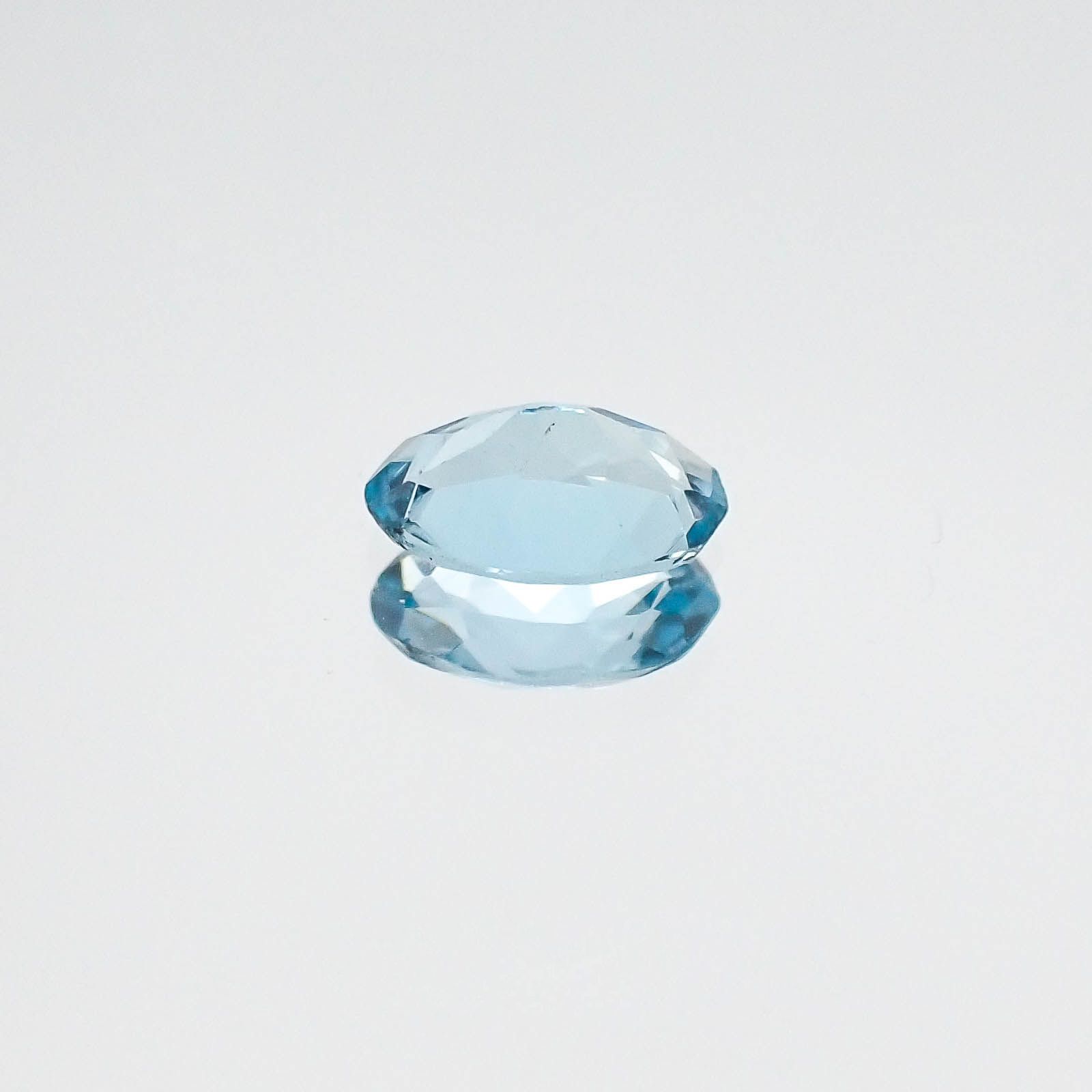 アクアマリン サンタマリアカラー(宝石名アクアマリン)モザンビーク産 0.30ct 識別済[220817252]5.9x3.8mm前後