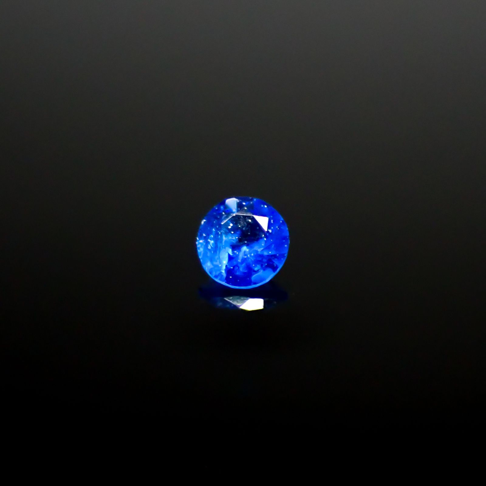 アウイナイト フルオレッセンス ドイツ産 0.020ct[240628304]1.9x1.9mm前後