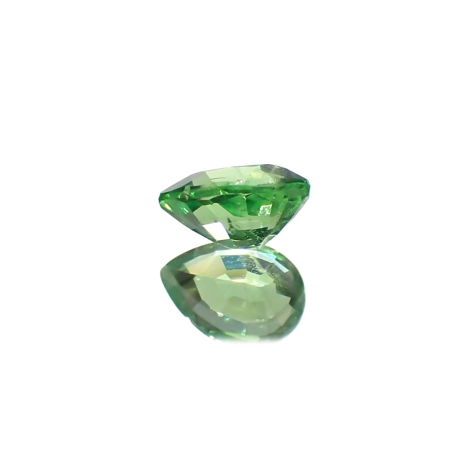 ミントガーネット(宝石名グリーン グロッシュラー・ガーネット)タンザニア産 識別済 0.24ct / 4.5x3.2mm前後 [260219976]