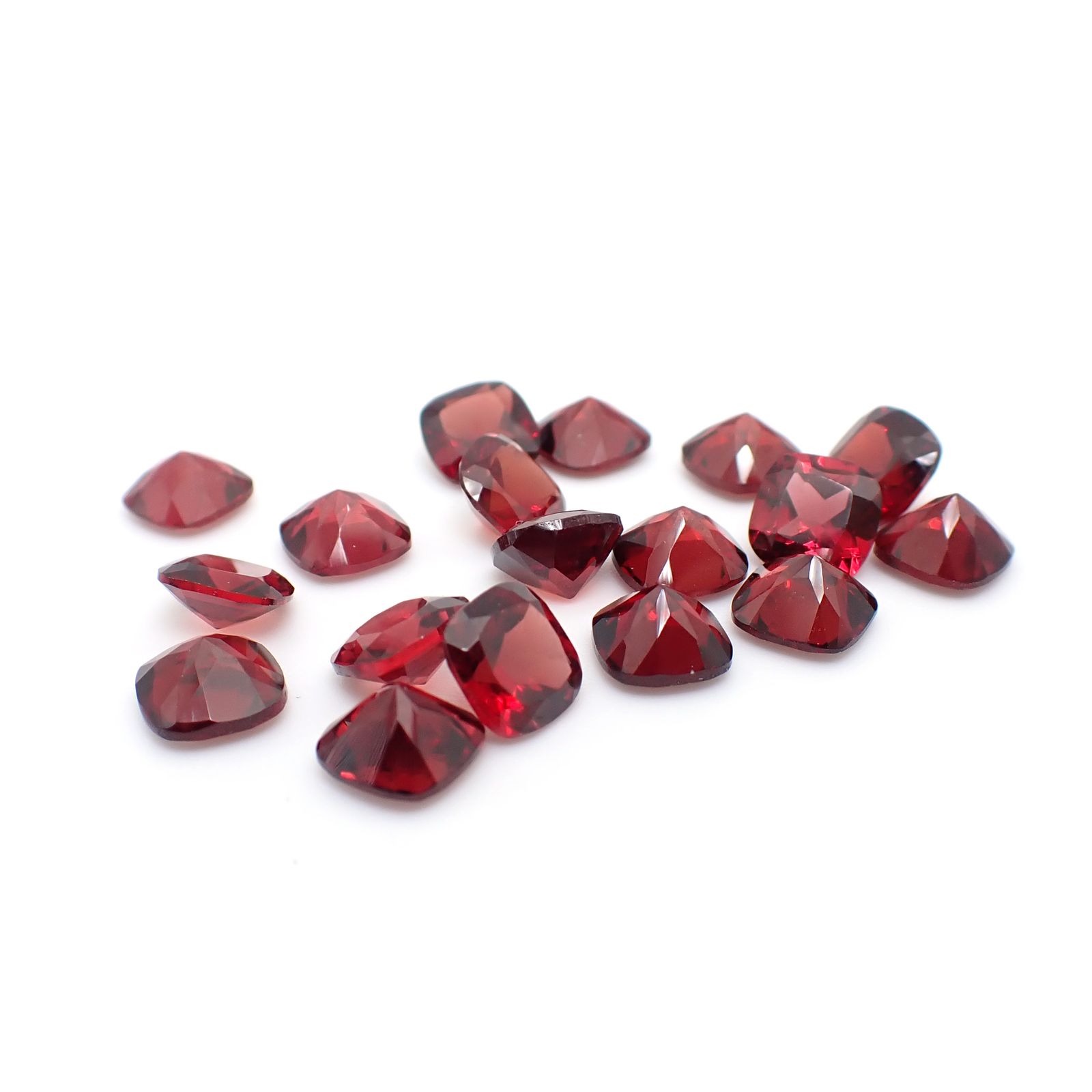 ◇ランダムセレクト◇パイラルスパイトガーネット モザンビーク産 約1.10ct / 6.1x6.1mm前後 [260532218]