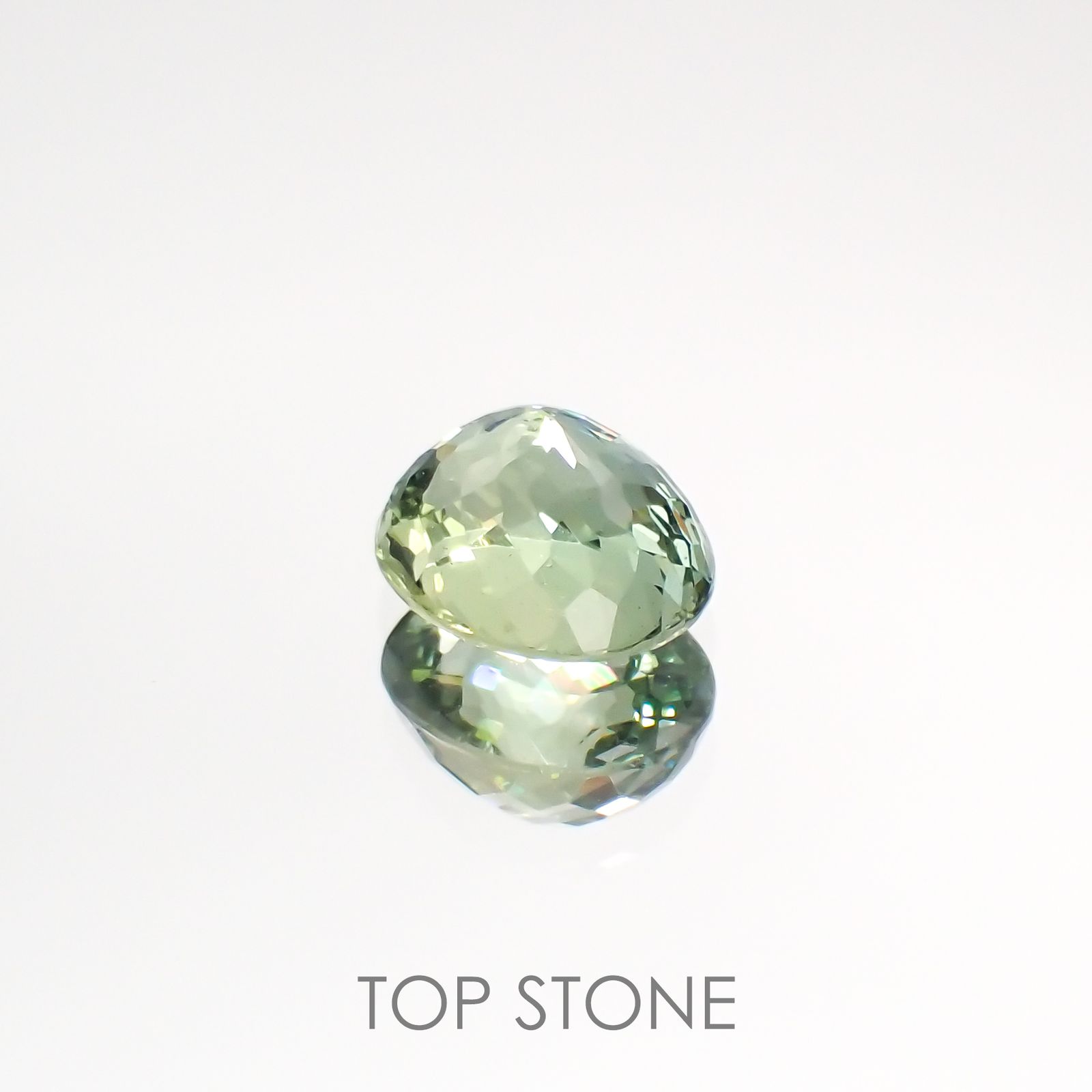 グリーンアパタイト(宝石名アパタイト) マダガスカル産 2.27ct 識別済[211113804]8.6×7.1mm前後