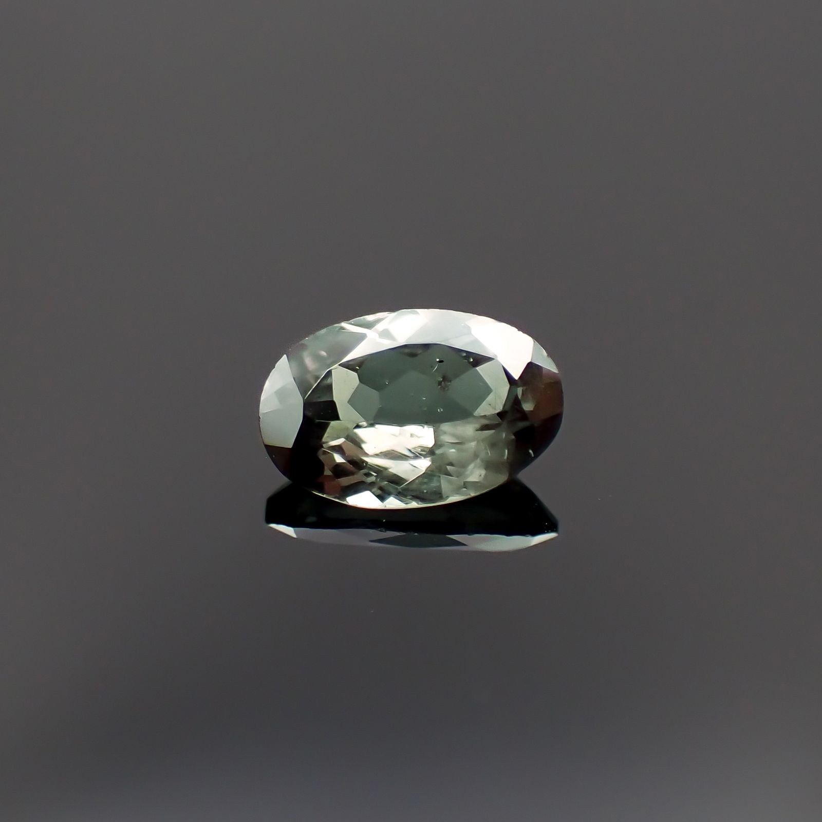 カラーチェンジガーネット アレキタイプ マダガスカル・ベキリー産 0.47ct[230522171]6.1x4mm前後