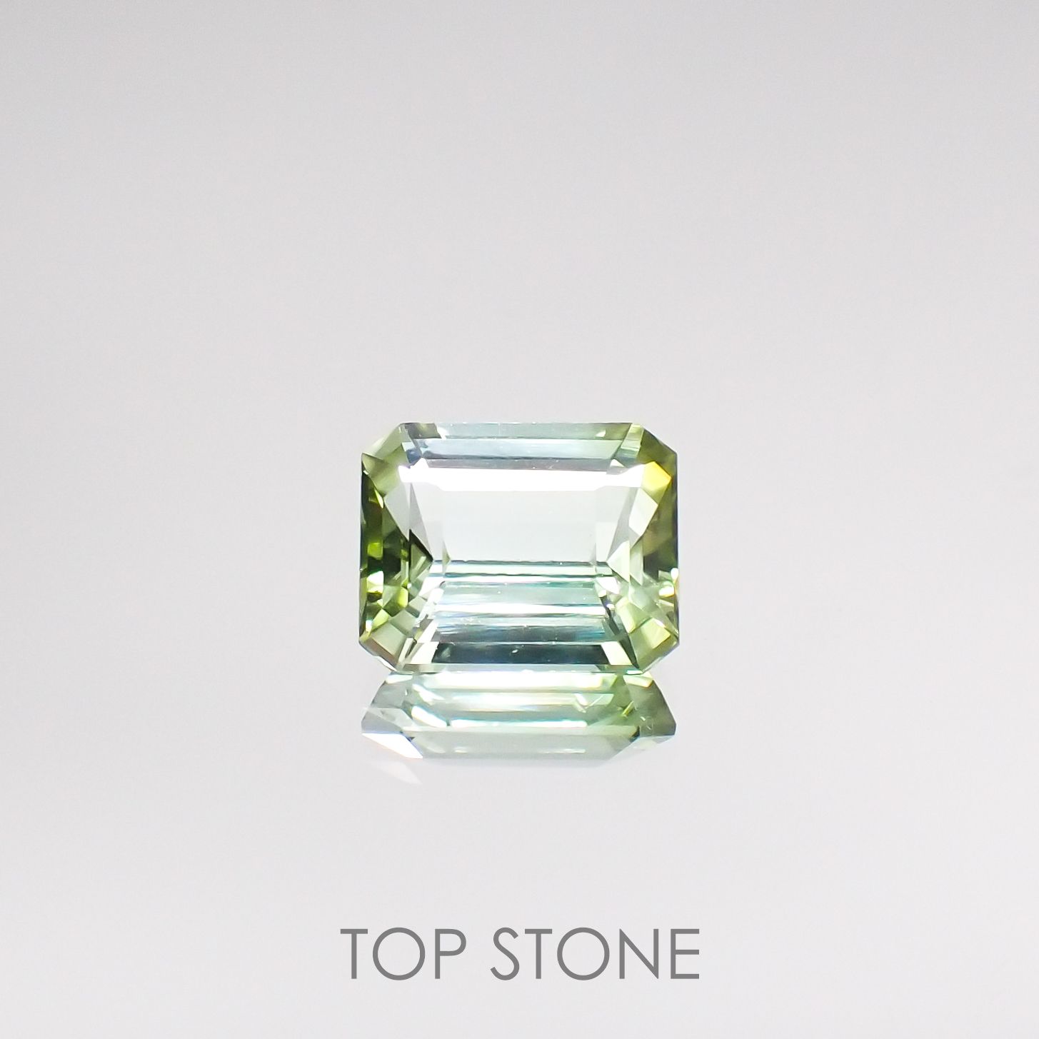 ミントトルマリン(宝石名ライトグリーン・トルマリン) ルワンダ産 1.385ct ソ付(彩珠)[210711596]7.5×6.1mm前後