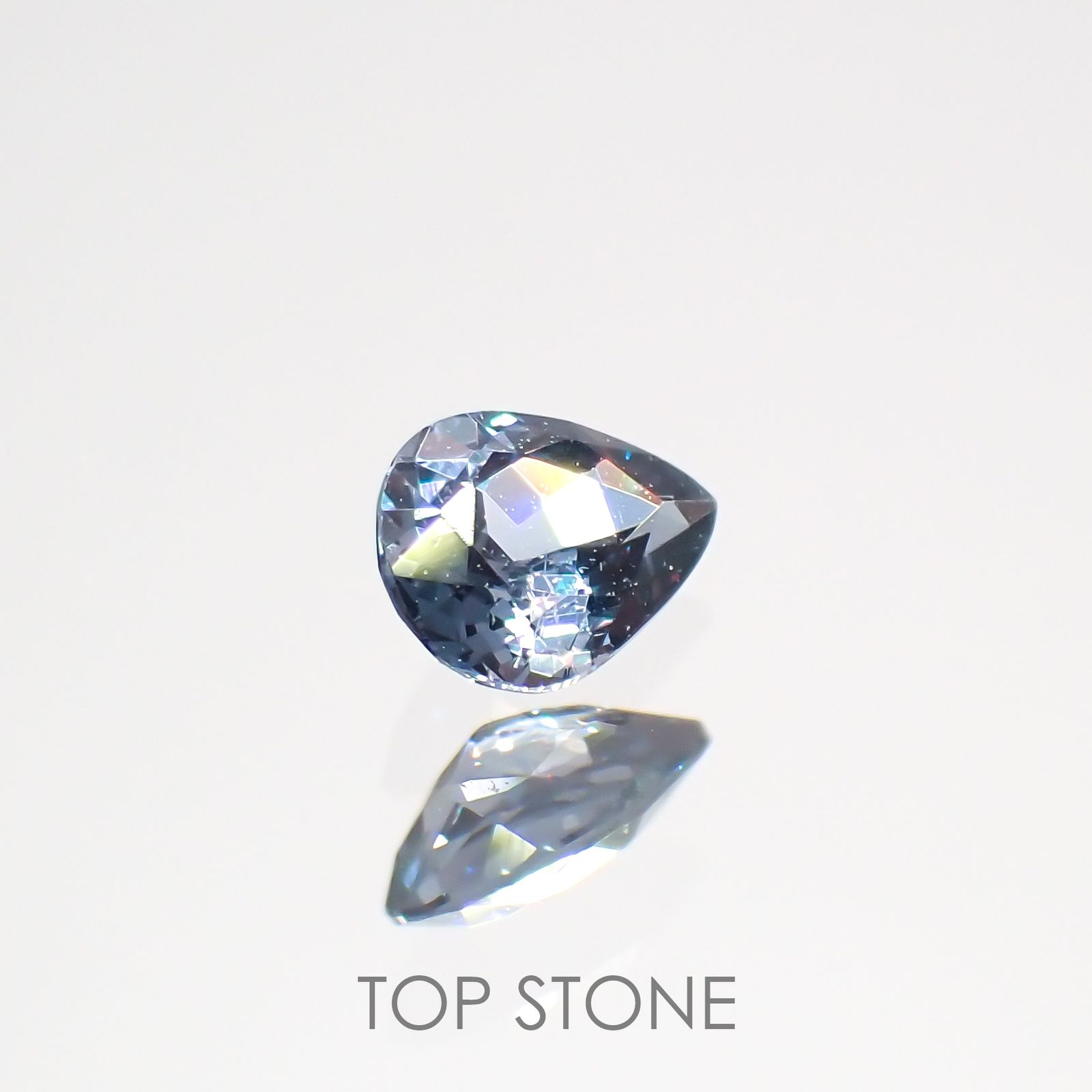 カラーチェンジガーネット アレキタイプ(宝石名ガーネット)マダガスカル・ベキリー産 0.16ct 識別済[220616431]4.1x3mm前後