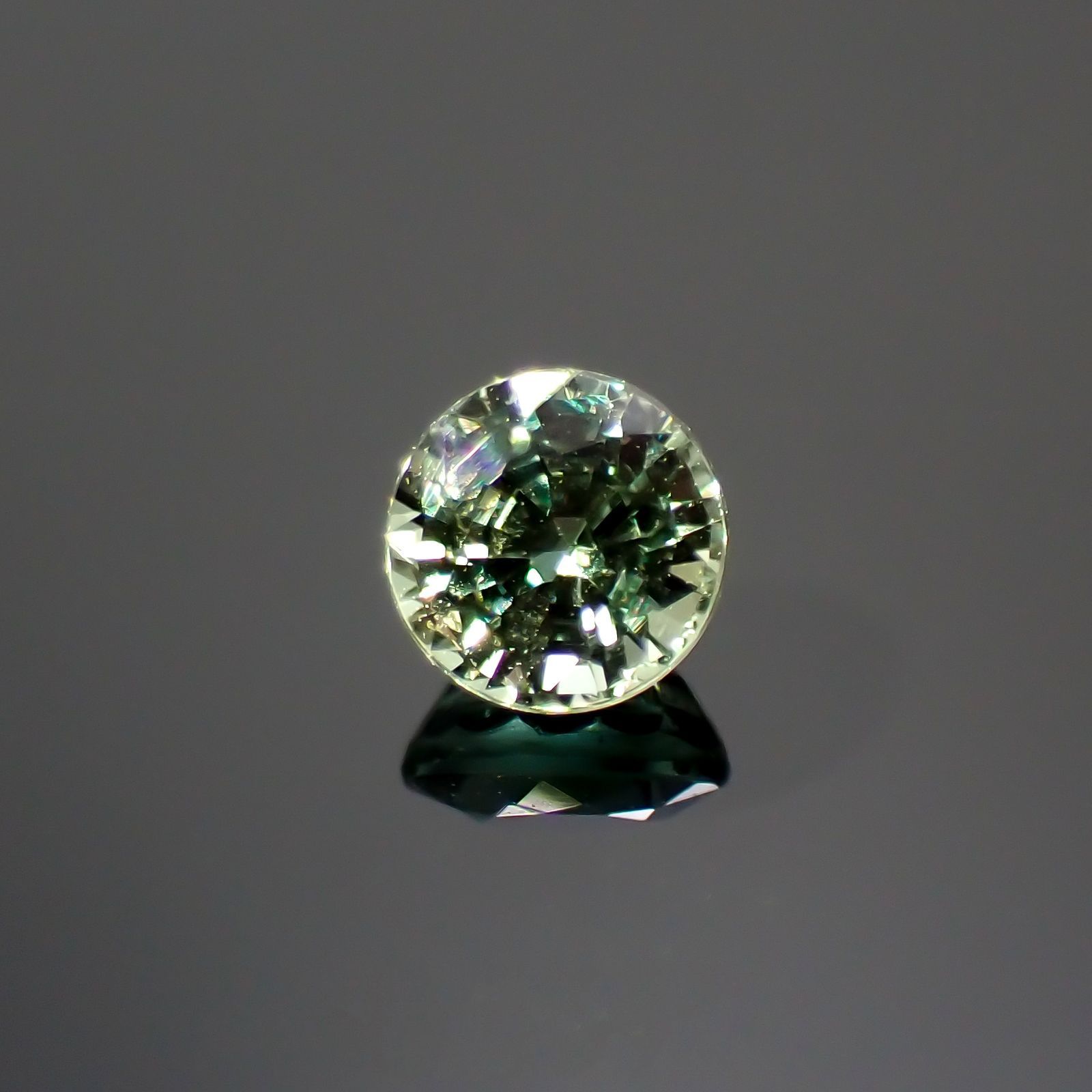 グリーンクリソベリル(宝石名クリソベリル)スリランカ/マダガスカル産 0.26ct 識別済[220114481]3.4x3.4mm前後