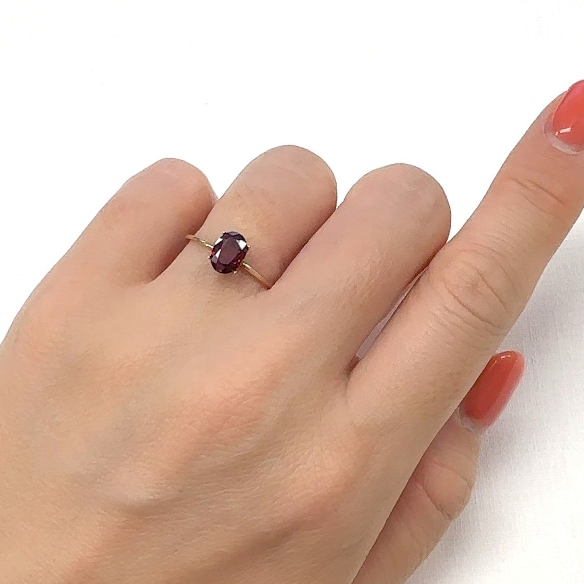 レッドスピネル(宝石名レッド・スピネル)タンザニア産 0.86ct 識別済[220114326]7.1x5.1mm前後