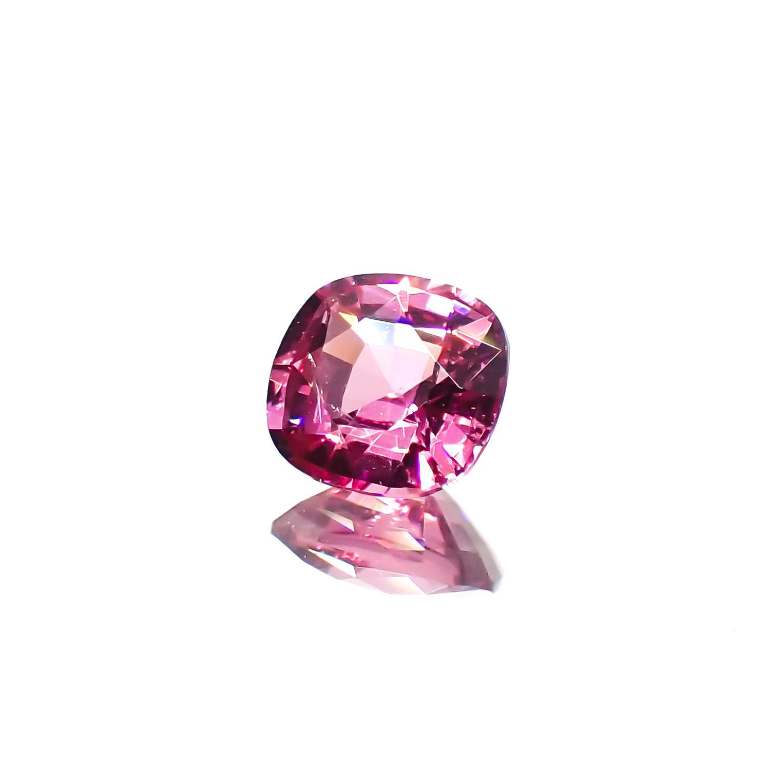 ホットピンクスピネル(宝石名ピンク・スピネル)タンザニア産 0.33ct 識別済[230120033]4.3x4.1mm前後