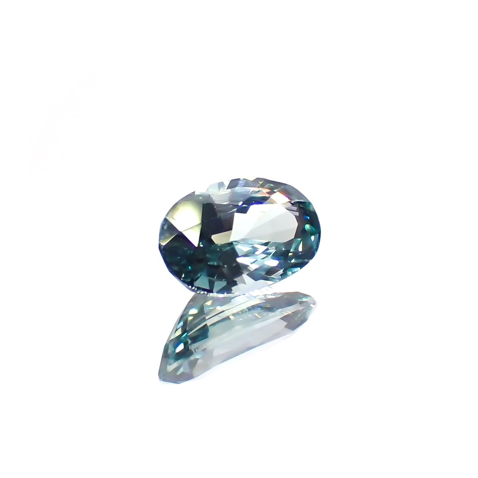 ブルーコーネルピン タンザニア産 0.57ct / 6.4x3.8mm前後 [231224502]