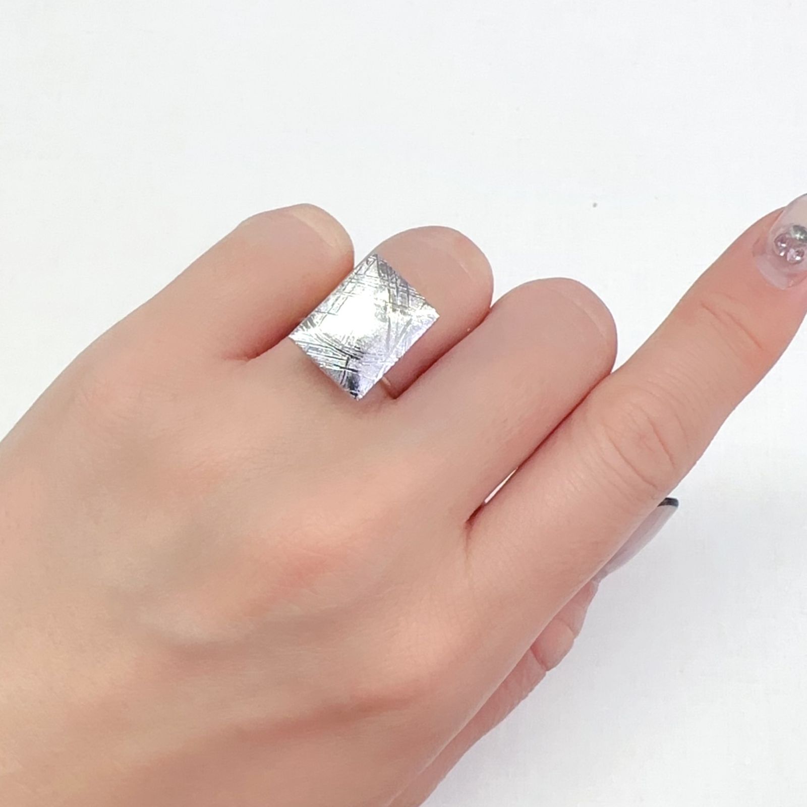 ムオニナルスタ隕石 発見地:スウェーデン 15.78ct[240125791]15.7x11.8mm前後