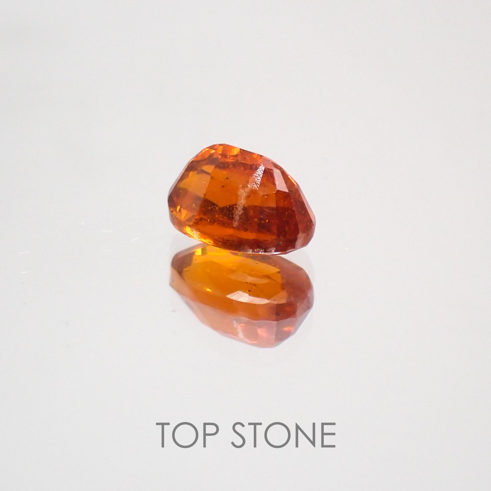 オレンジカイヤナイト タンザニア産 ルース 0.78ct[210310584]6.1×4mm前後