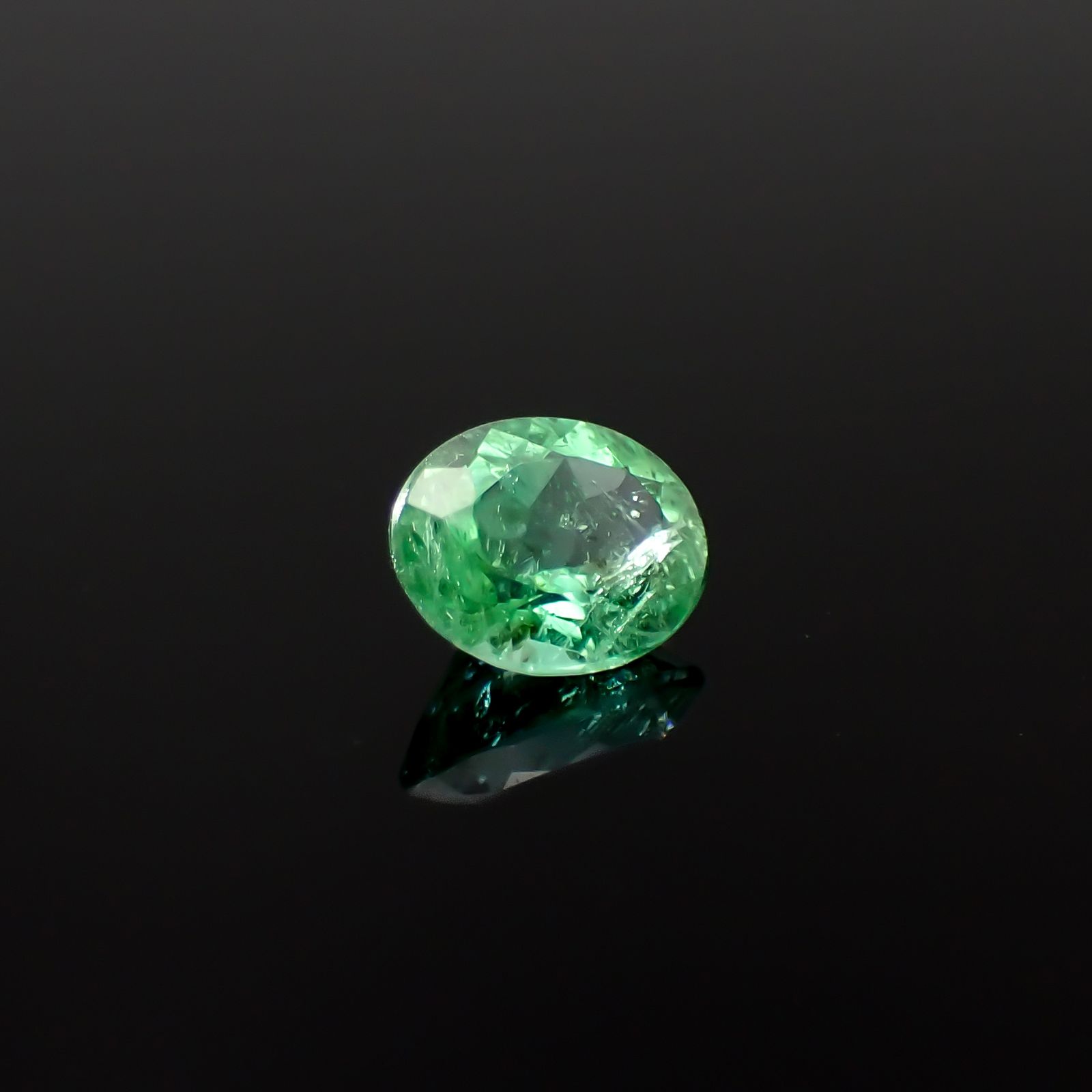 パライバトルマリン ブラジル・パライバ州バターリャ鉱山産 0.59ct[240928733]6x4.9mm前後