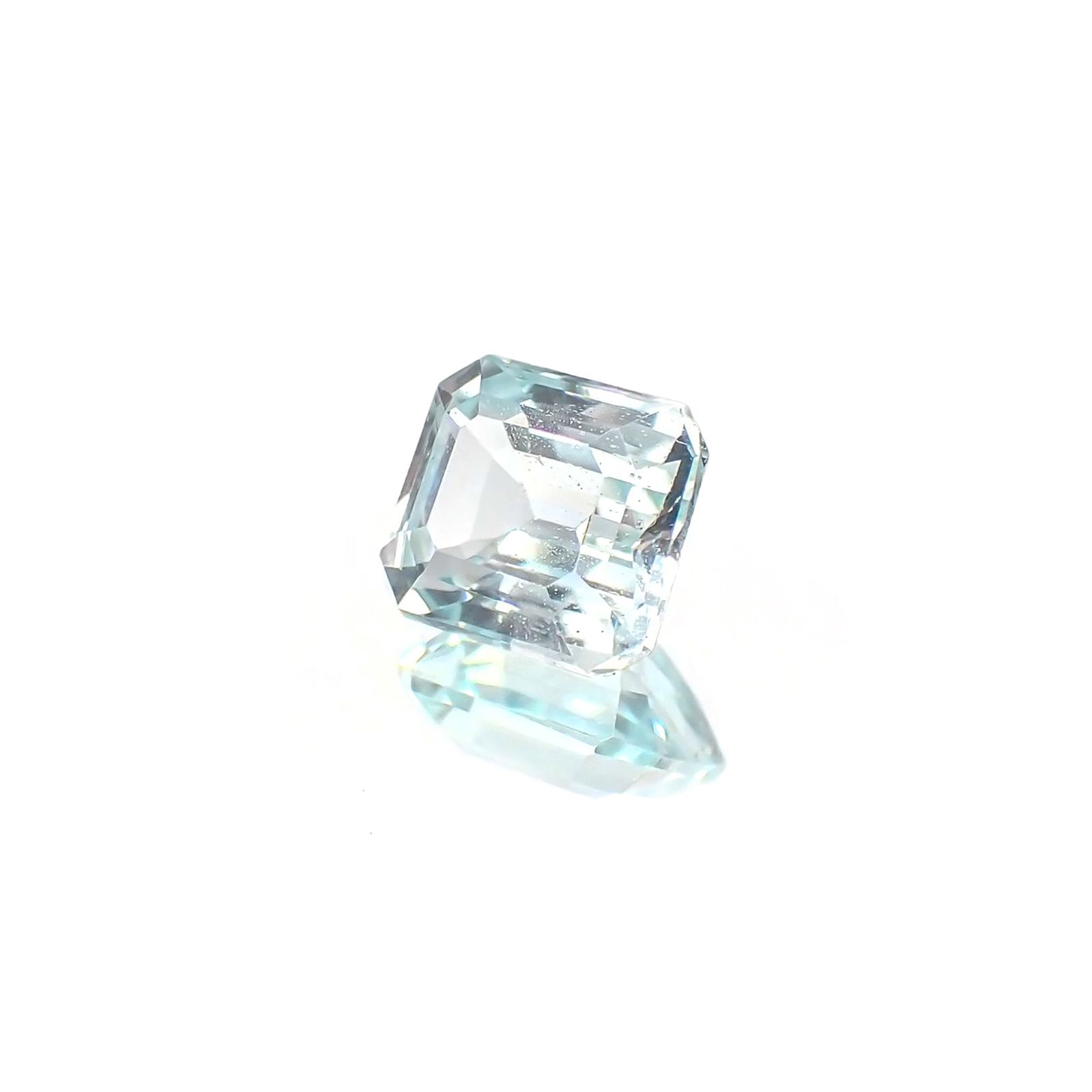 アンブリゴナイト/モンテブラサイト(宝石名モンテブラサイト)マダガスカル産 ソ付(日独) 1.146ct / 6.5x5.8mm前後 [231124100]