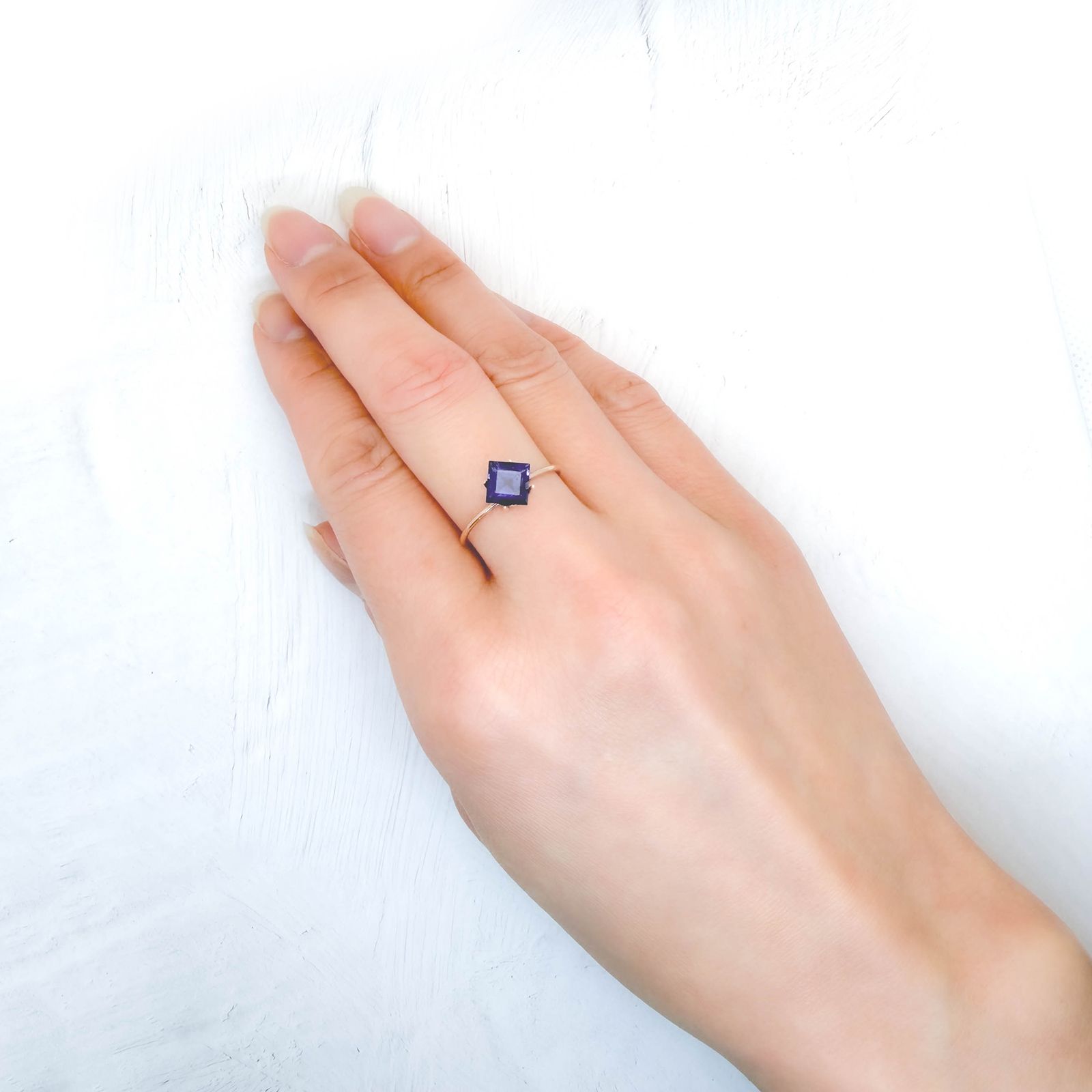 アイオライトサンストーン インド/ブラジル産 1.10ct / 6x6mm前後 [260231669]