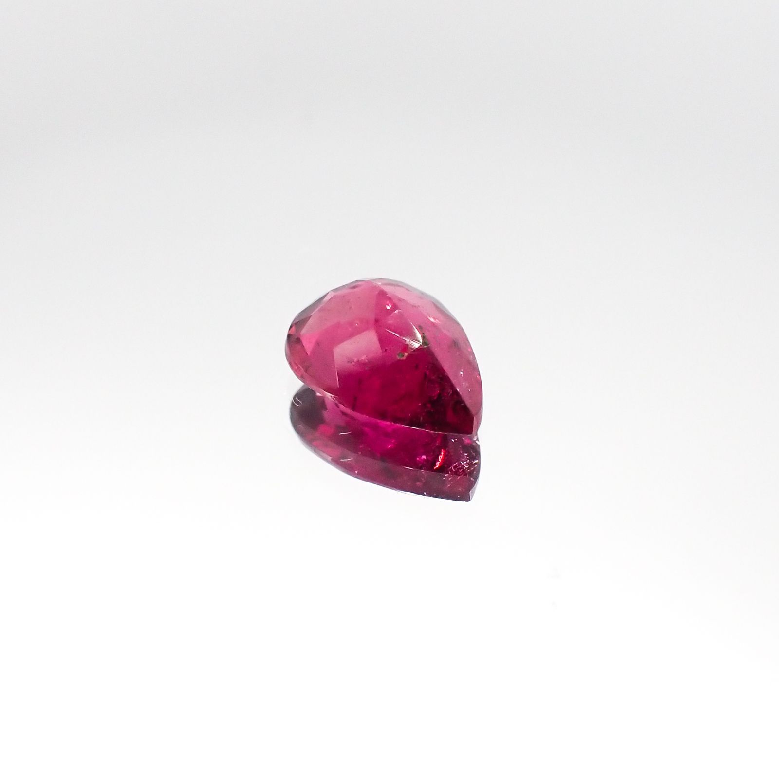 パープルトルマリン(宝石名パープル・トルマリン)ブラジル産 0.98ct 識別済[231023897]8.1x6mm前後
