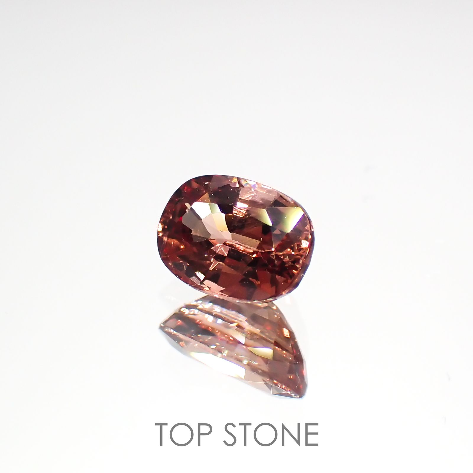カラーシフトマラヤガーネット(宝石名ガーネット)タンザニア産 1.00ct 識別済[220115013]6.5x4.7mm前後