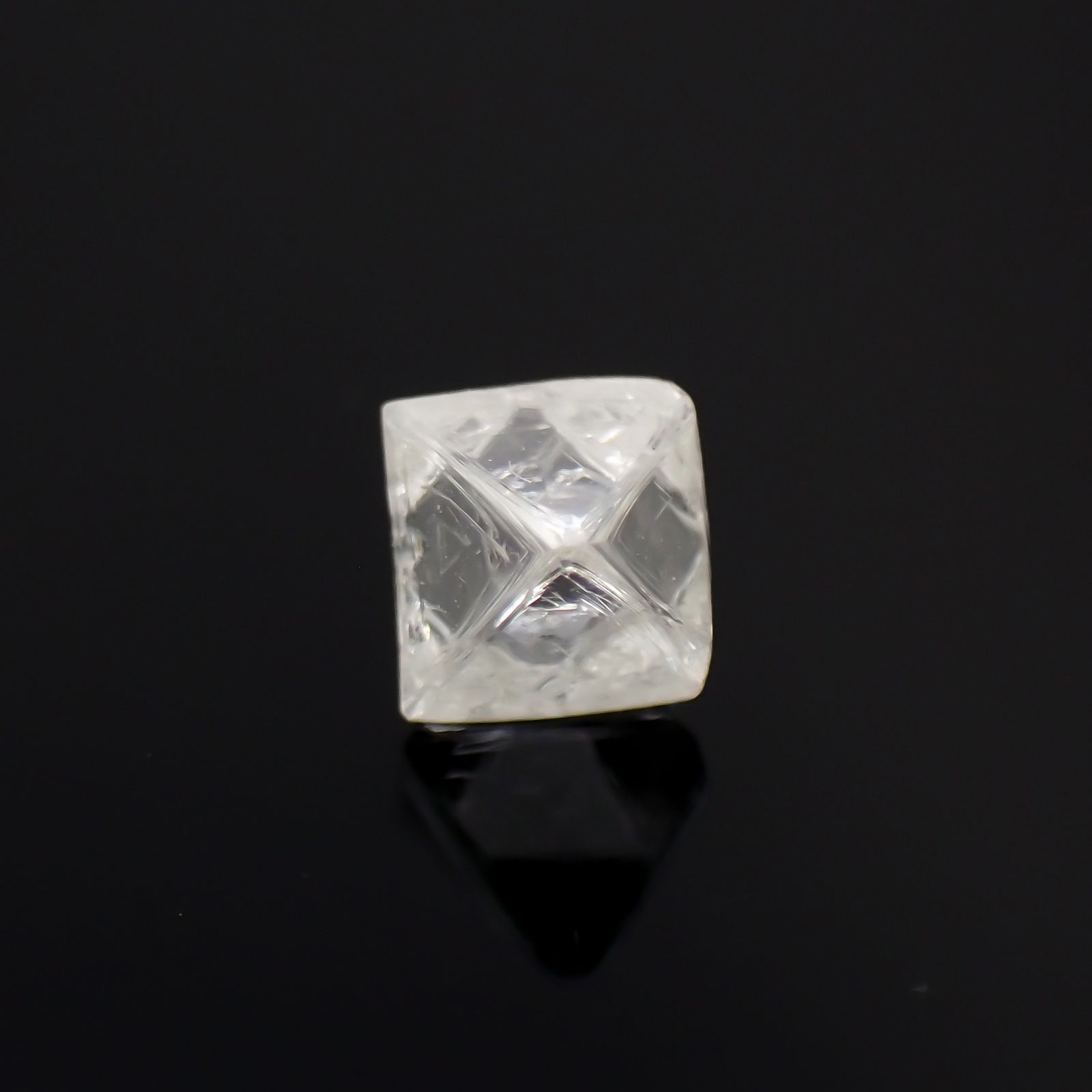 ソーヤブルダイヤモンド 原石(トライゴンあり/Trigon) ロシア産 0.59ct