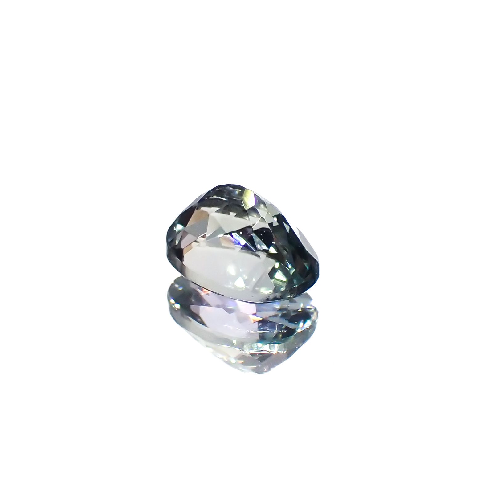 バイカラータンザナイト(宝石名タンザナイト/ゾイサイト)タンザニア産 0.93ct 識別済[230923507]6.7x4.9mm前後