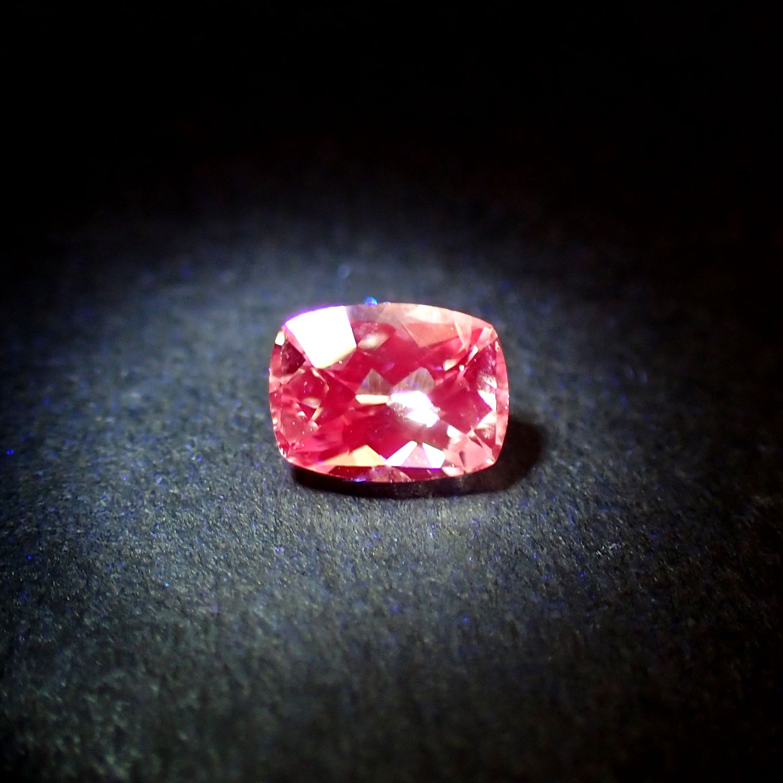 アイスラベンダーサファイア(宝石名サファイア)スリランカ/マダガスカル産 0.63ct 識別済[240226286]5.6x4.1mm前後