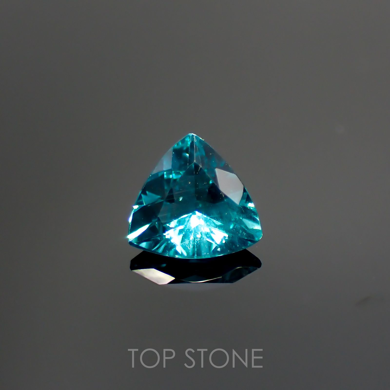 アパタイト(宝石名アパタイト) マダガスカル産 0.46ct 識別済[211013519]5.4×5.6mm前後