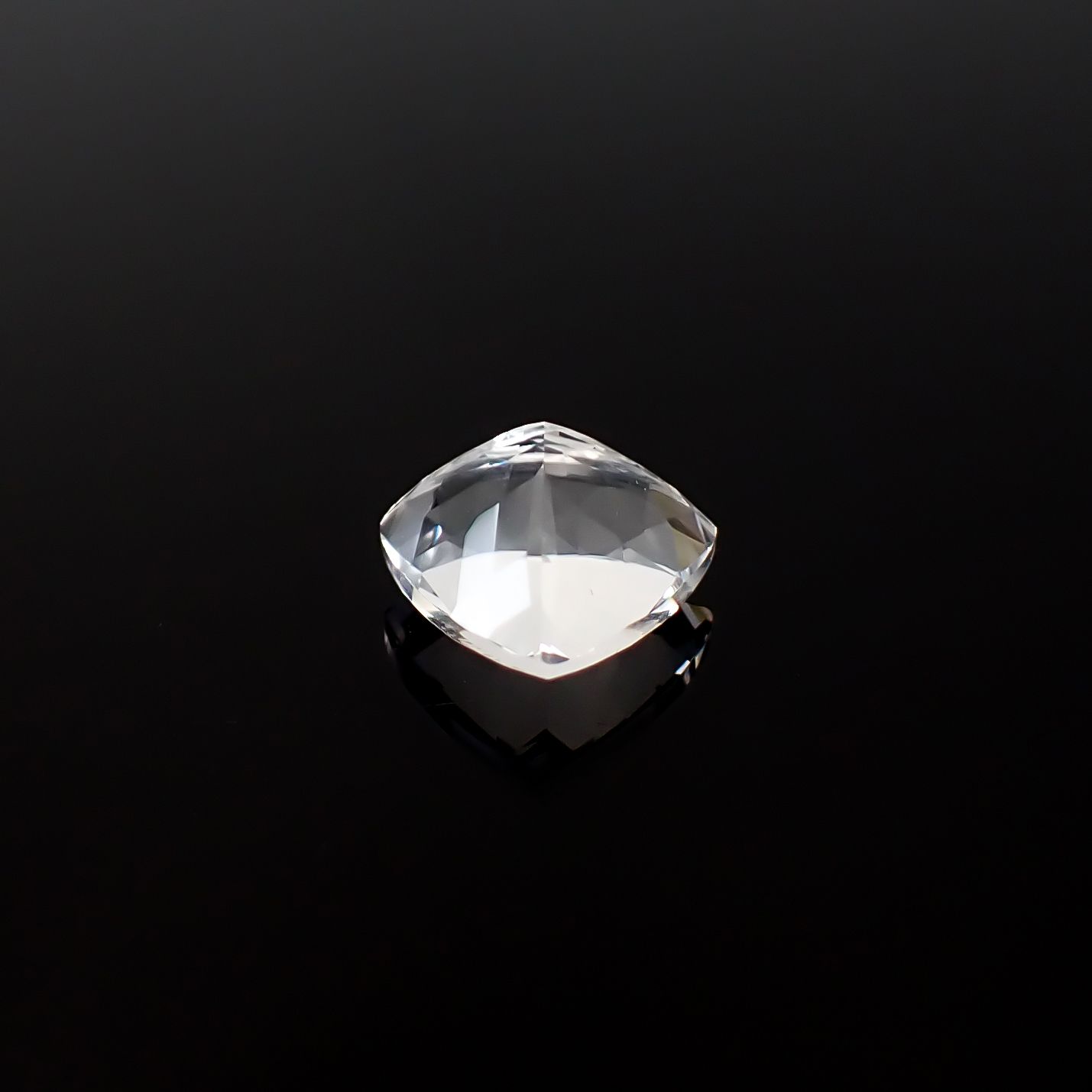 日本水晶 滋賀県田上山大谷河原産 3.29ct / 10.4x10.7mm前後 [260632419]