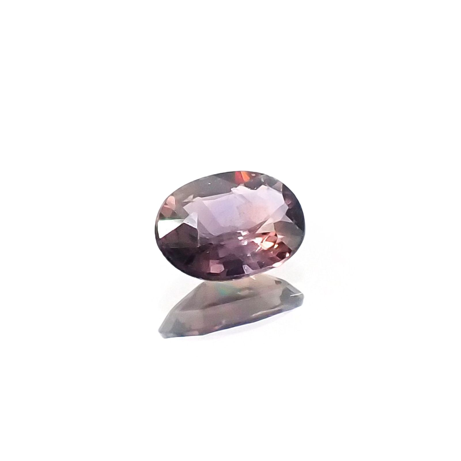 カラーチェンジサファイア 非加熱(宝石名サファイア)タンザニア産 識別済 0.31ct / 5x3.7mm前後 [231023983]