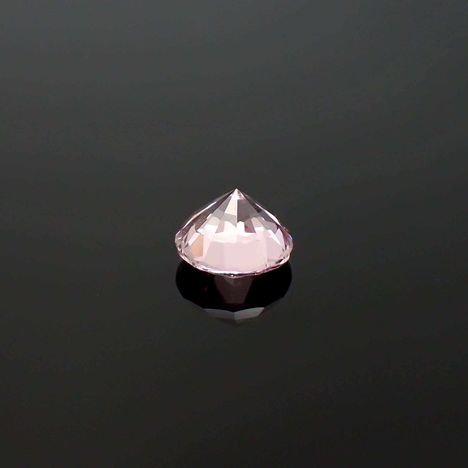 ドラゴンガーネット タンザニア産 0.61ct / 5x5mm前後 [260532241]