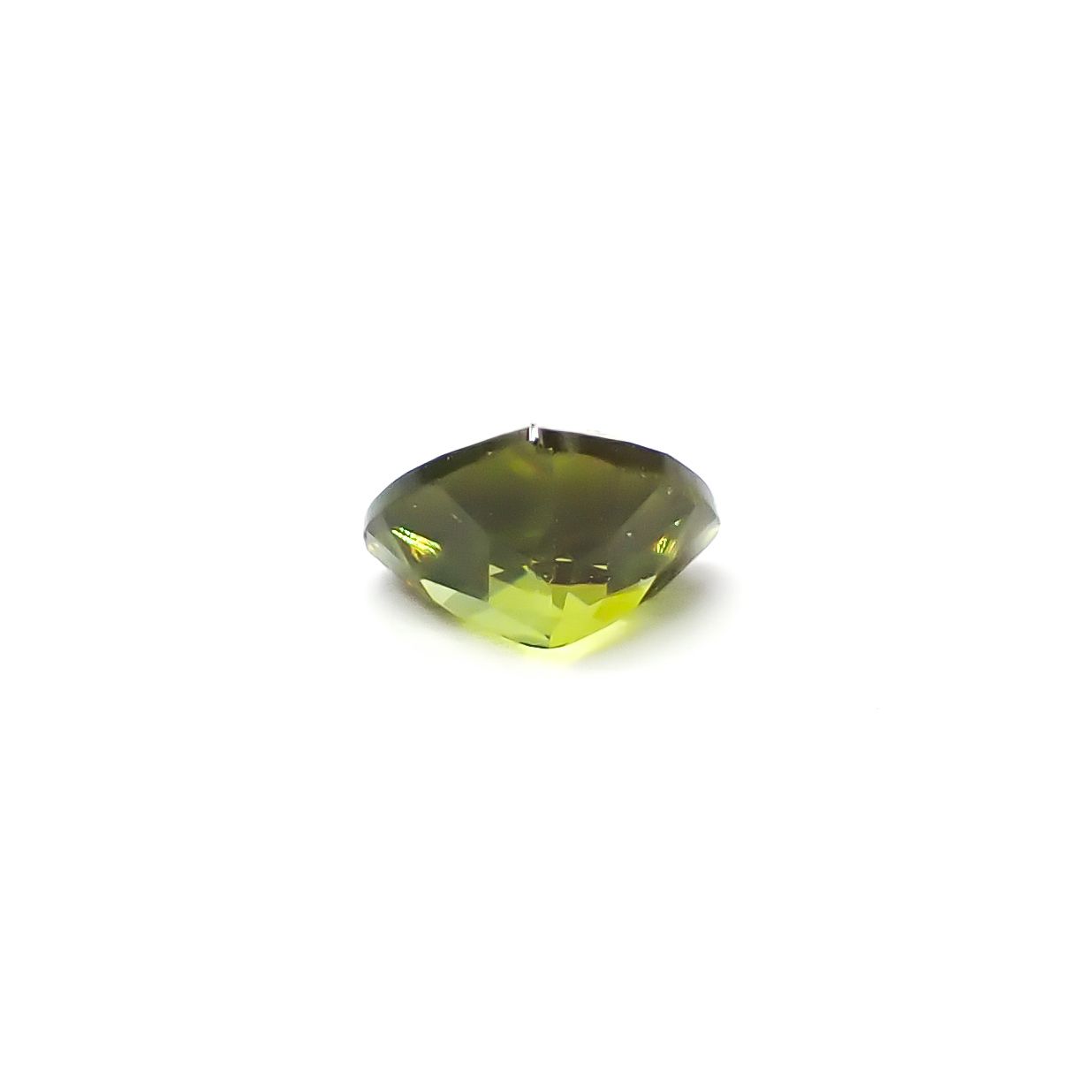 カラーチェンジスフェーン パキスタン産 0.34ct / 4.5x4.7mm前後 [260632443]