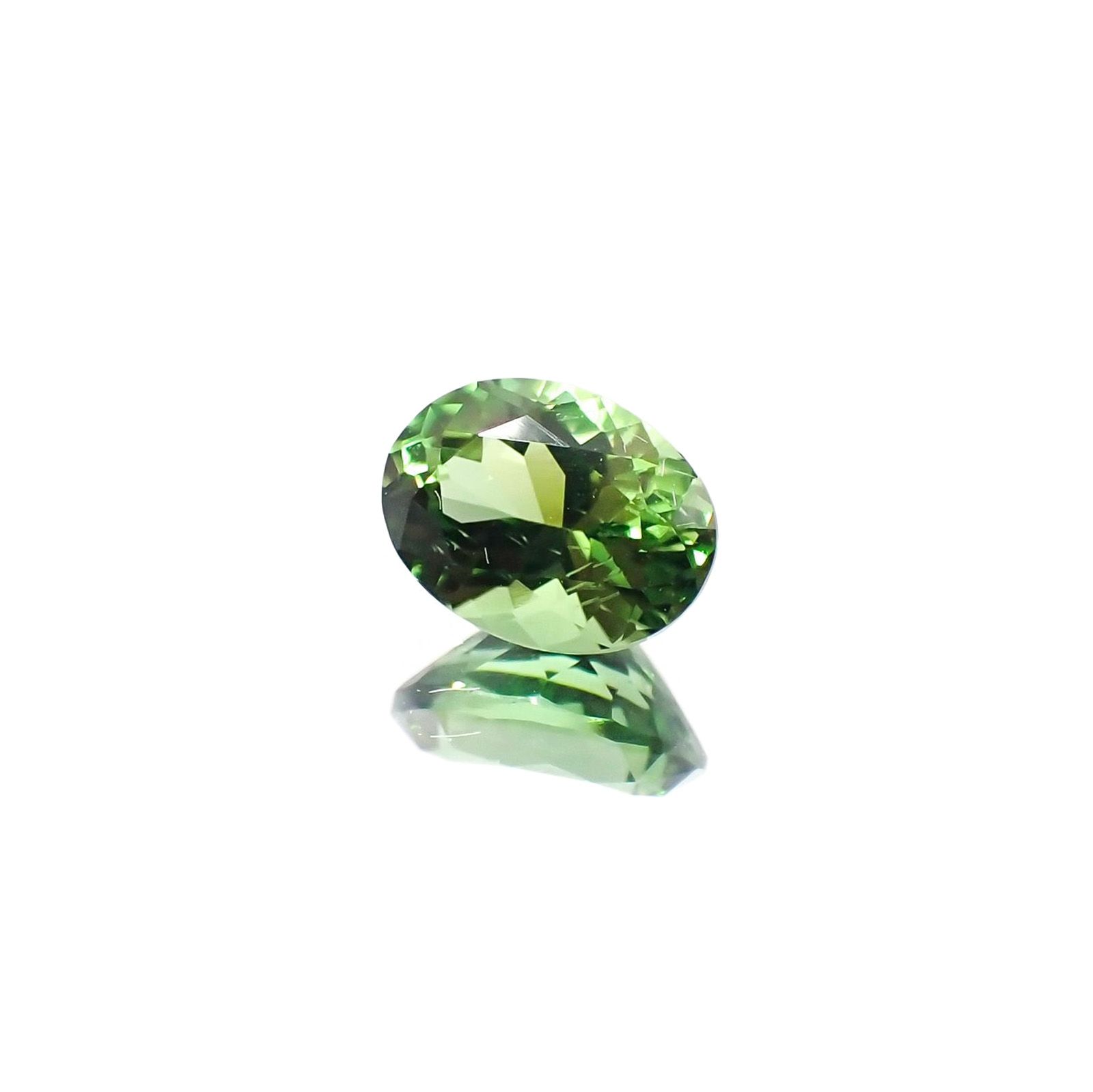 クロムトルマリン(宝石名バナジウム(クロム)・トルマリン)タンザニア産 ソ付(彩珠) 0.813ct / 6.7x5mm前後 [230823071]