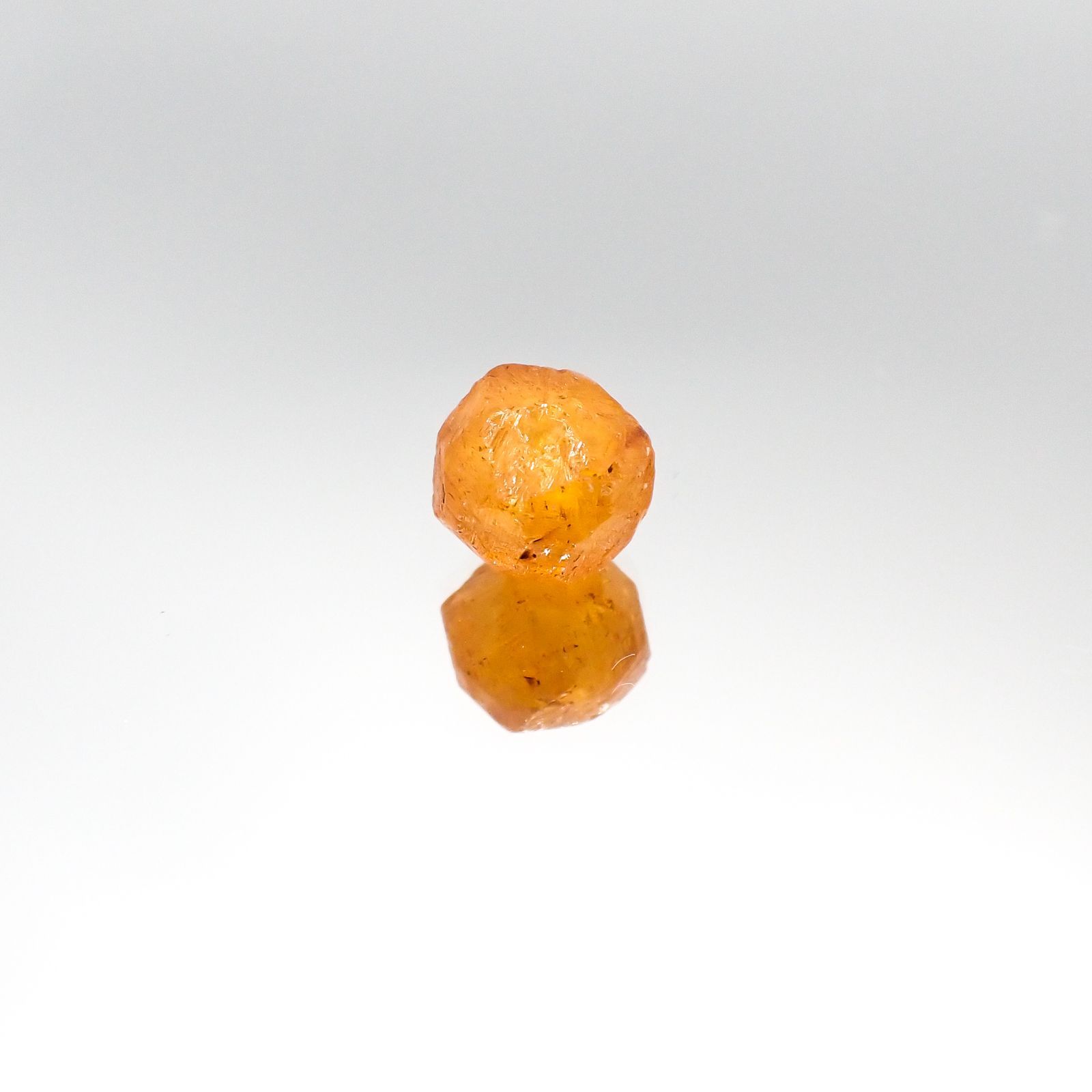 スペサルティンガーネット マンダリンオレンジカラー 原石(宝石名ガーネット)タンザニア産 4.53ct 識別済[230823123]8.1x7.6mm前後