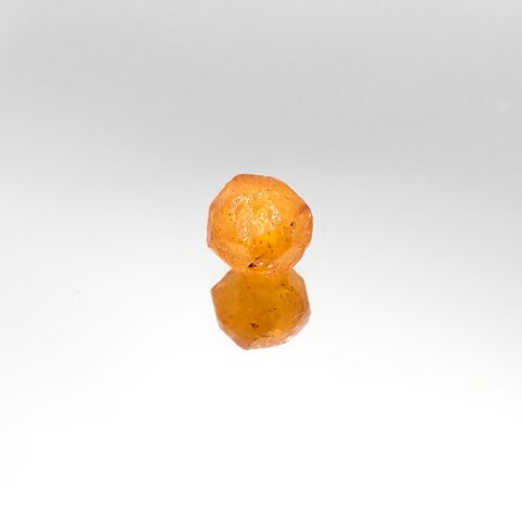 スペサルティンガーネット マンダリンオレンジカラー 原石(宝石名ガーネット)タンザニア産 4.53ct 識別済[230823123]8.1x7.6mm前後