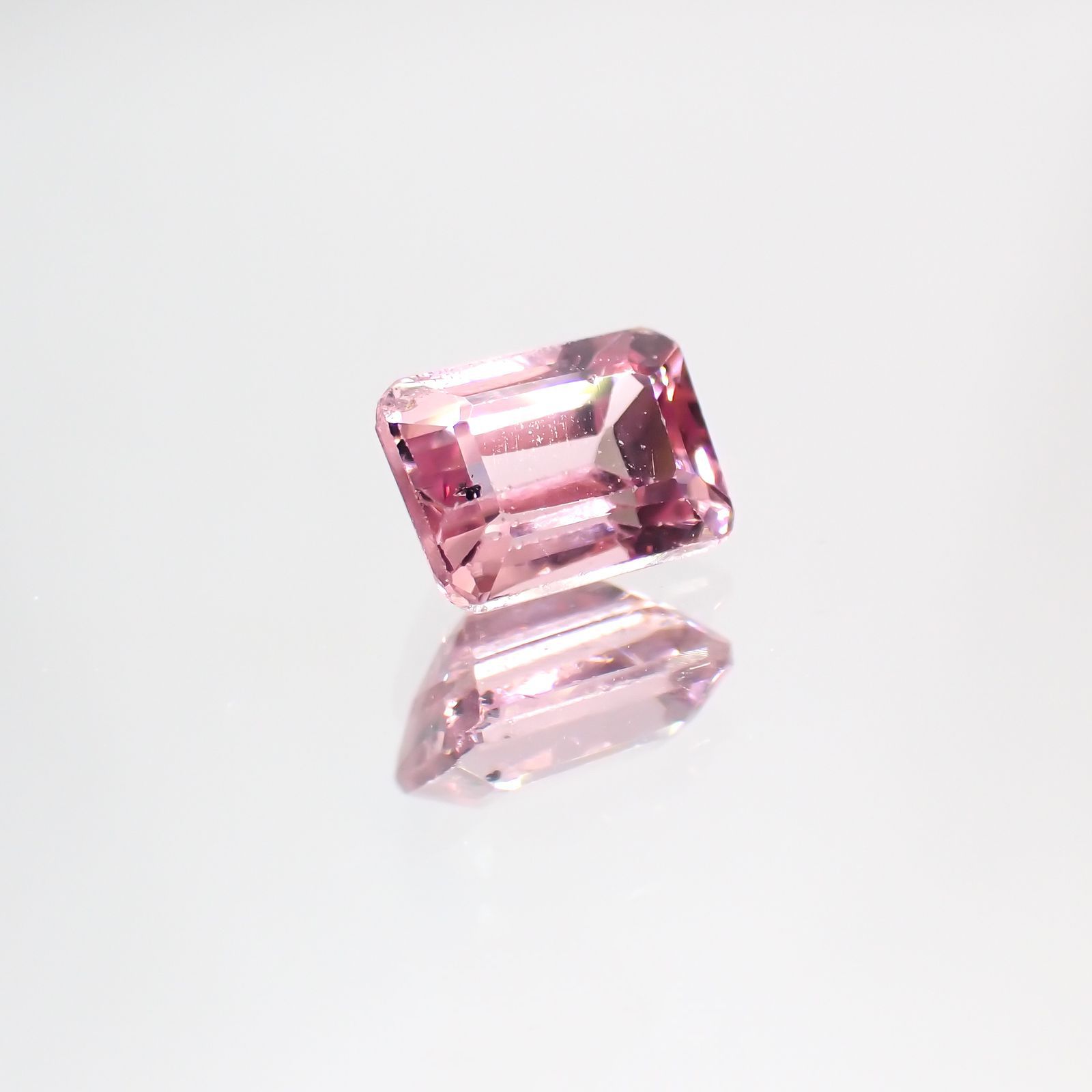 マラヤガーネット(宝石名ガーネット)タンザニア産 0.93ct 識別済[220113838]6x4.3mm前後