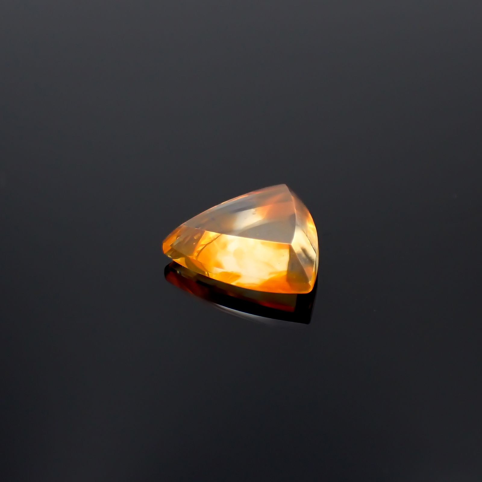 バイカラーファイヤーオパール メキシコ産 2.60ct[231224595]11.5x11.8mm前後