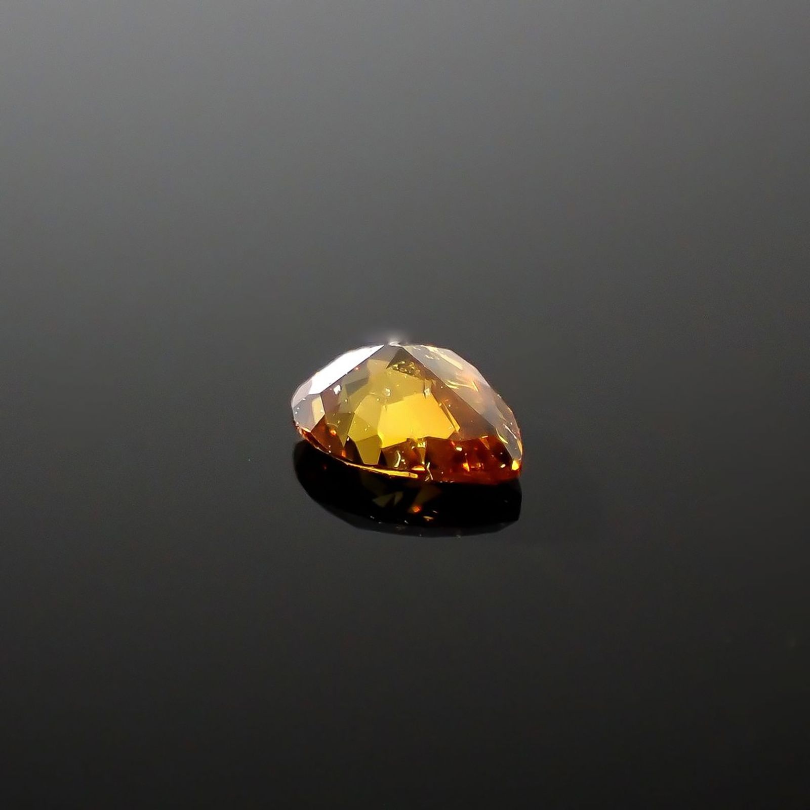 オレンジダイヤモンド SI-1 | FANCY DEEP YELLOW ORANGE(宝石名ダイアモンド) ソ付(CGL) 0.147ct / 4.04x2.97mm前後 [240427043]