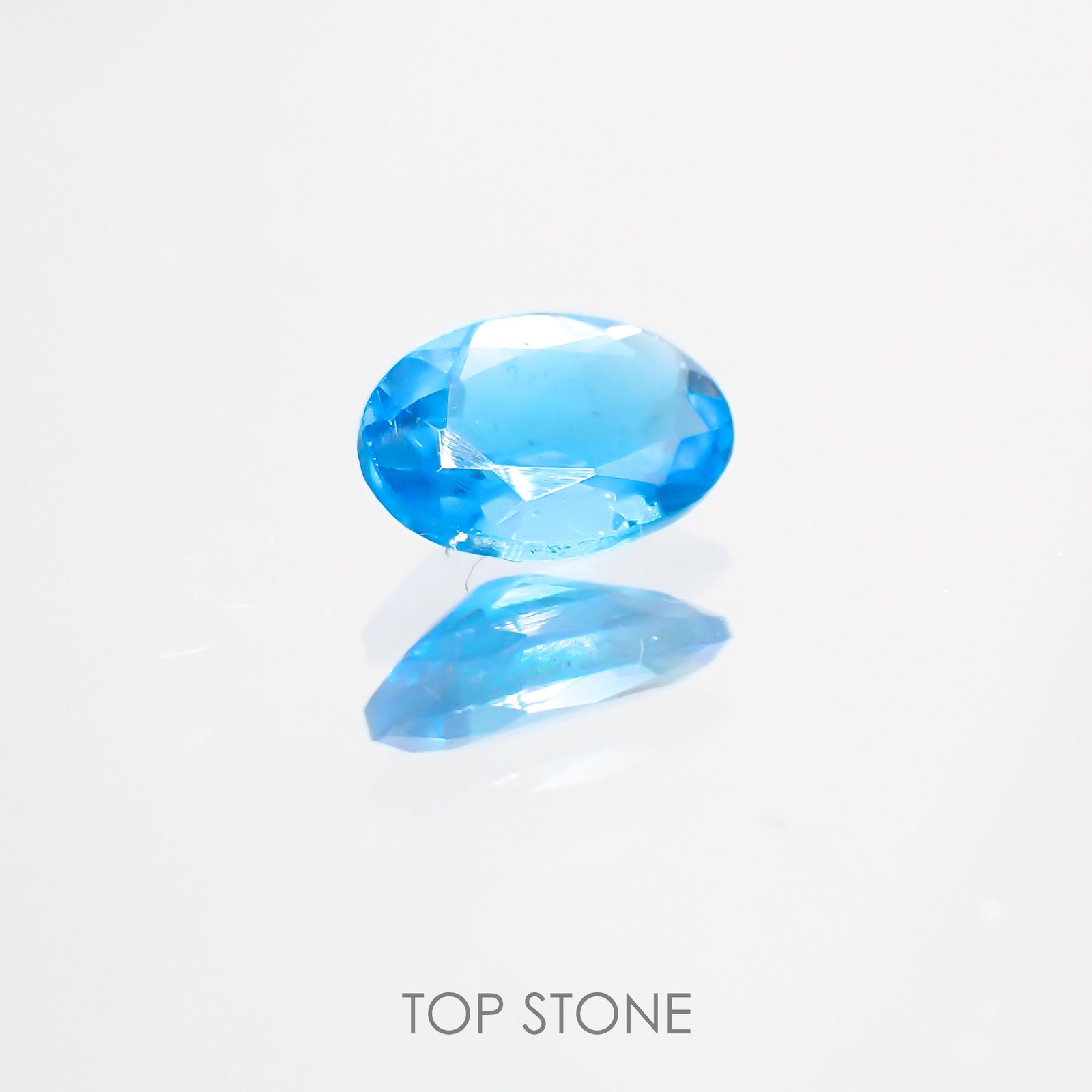 ネオンブルーアパタイト(宝石名アパタイト) マダガスカル産 0.40ct 識別済[211013054]5.8×4mm前後