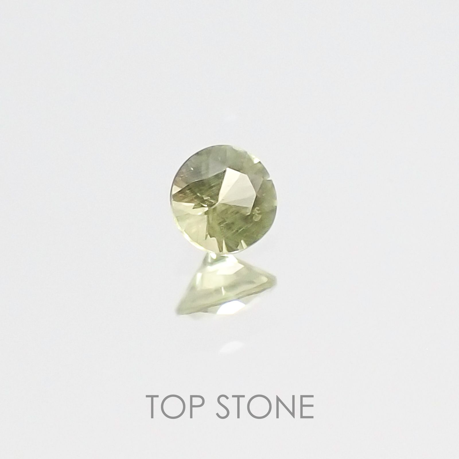 パラサイティックペリドット ソーティング付き 採取地：ロシア 0.047ct[20117252]2.3×2.3mm前後
