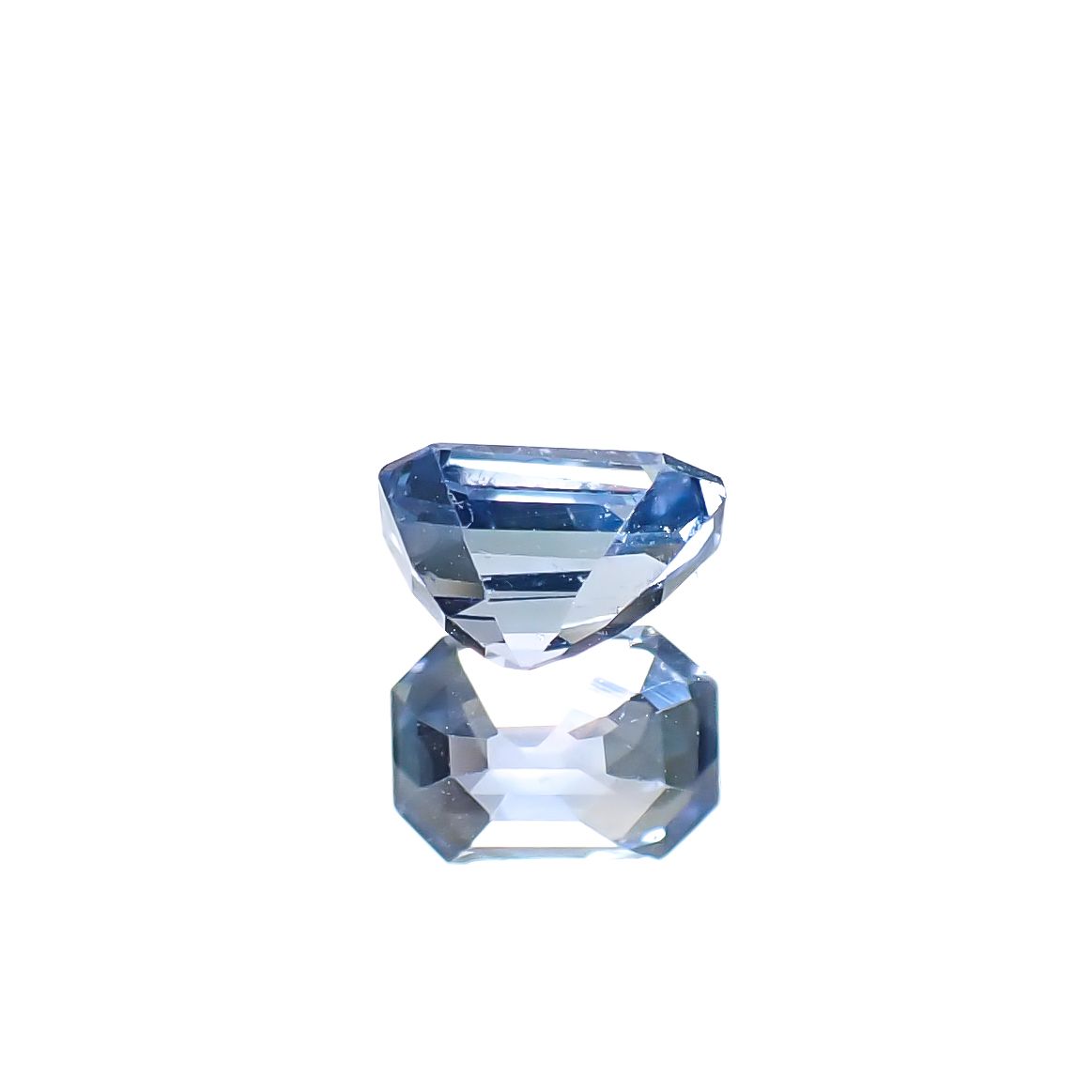 アイスブルーサファイア スリランカ産 0.60ct [241229587]5.3x3.6mm前後