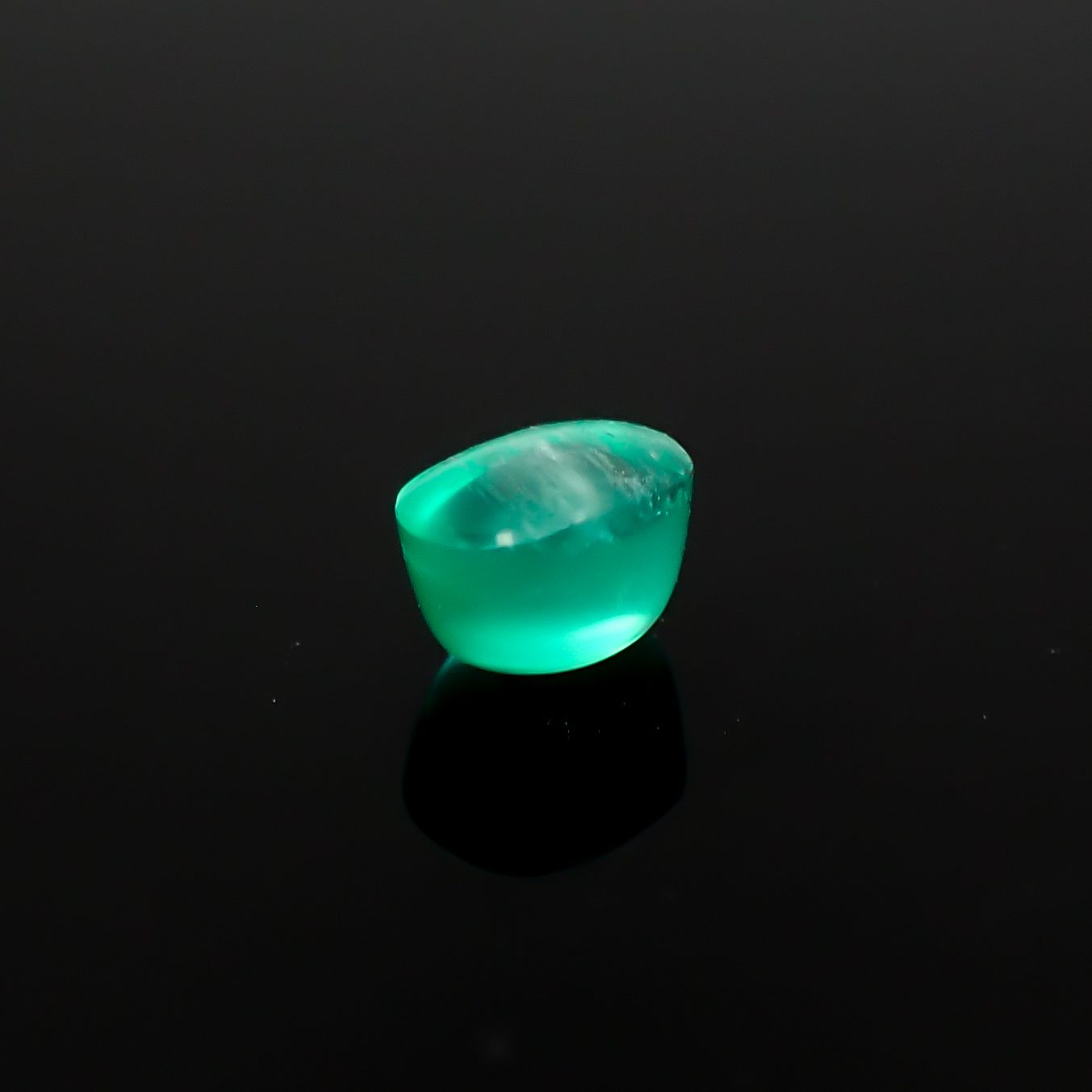 エメラルドキャッツアイ コロンビア産 0.37ct [241229551]4.4x3.5mm前後