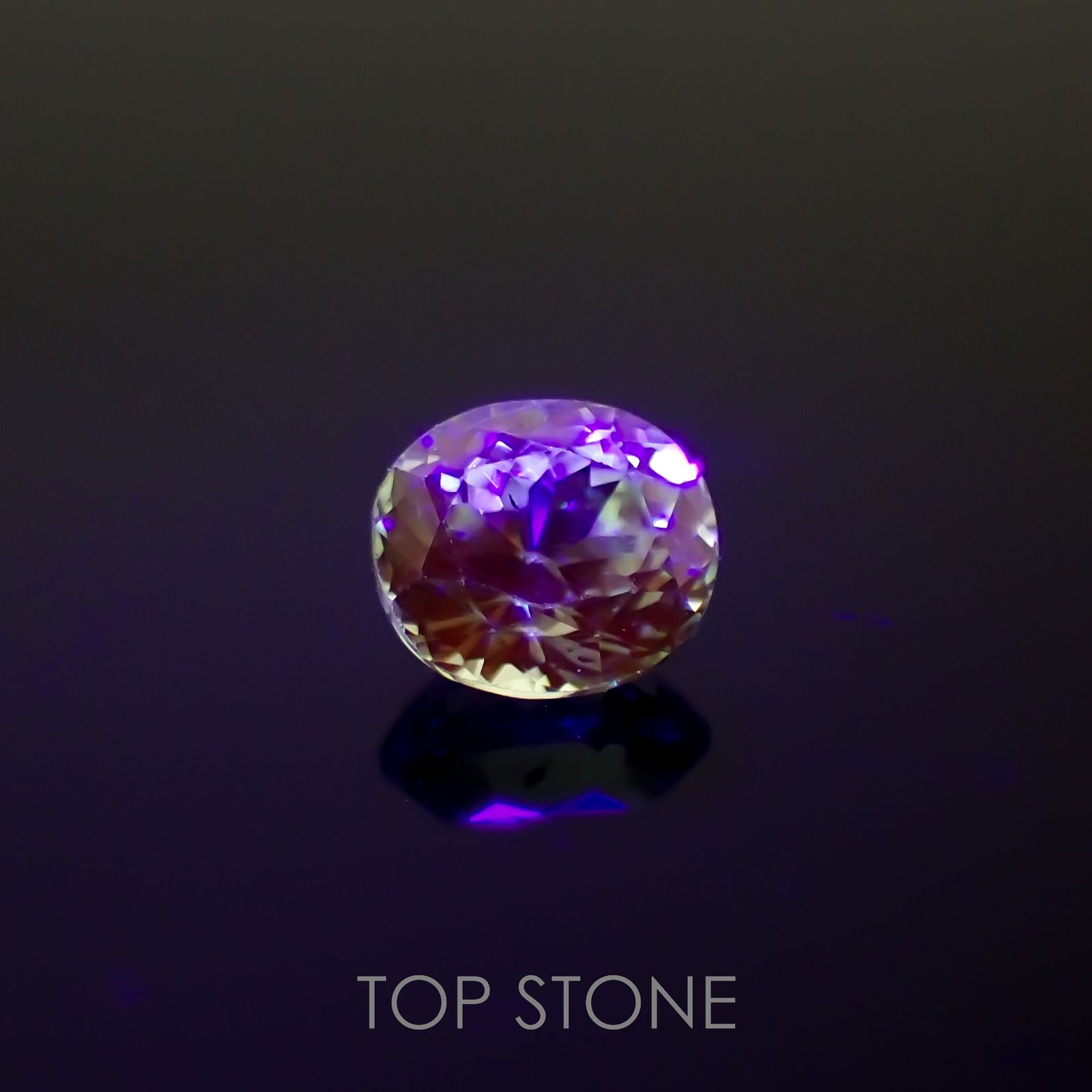 ミントガーネット(宝石名グリーン グロッシュラー・ガーネット)タンザニア産 0.51ct 識別済[221018626]4.8x4.1mm前後