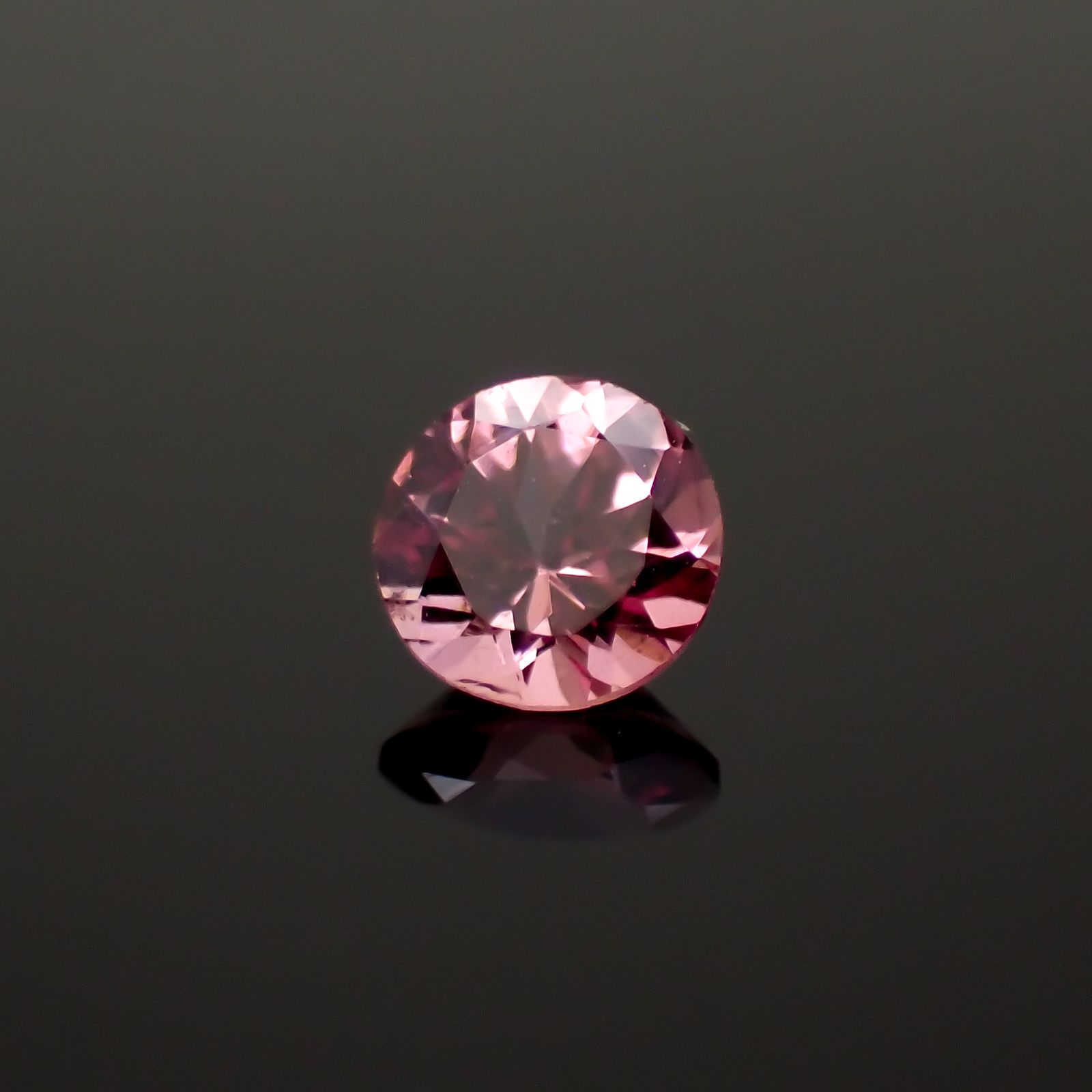 ピンクスピネル(宝石名ピンク・スピネル)タンザニア産 0.29ct 識別済