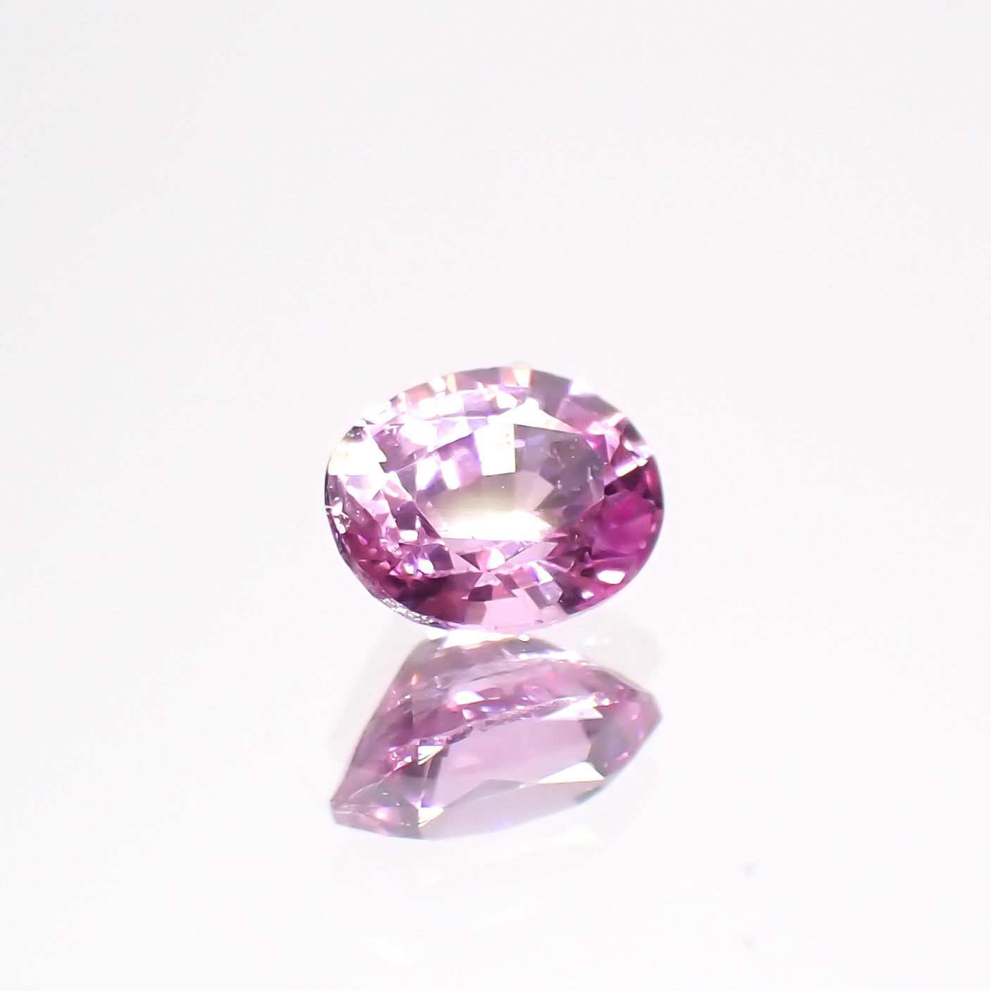 ネオンピンクサファイア スリランカ産 0.25ct[230421532]3.9x3.1mm前後