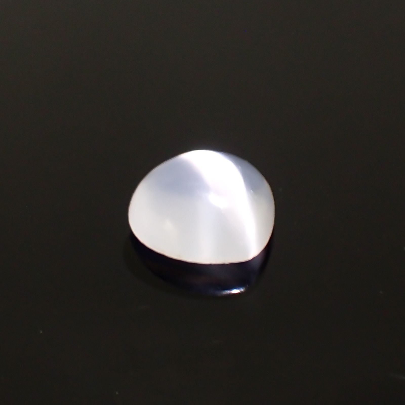 ムーンストーンキャッツアイ(宝石名ムーンストーン・キャッツアイ) インド産 識別済 1.59ct / 8.1x8.1mm前後 [260212736]