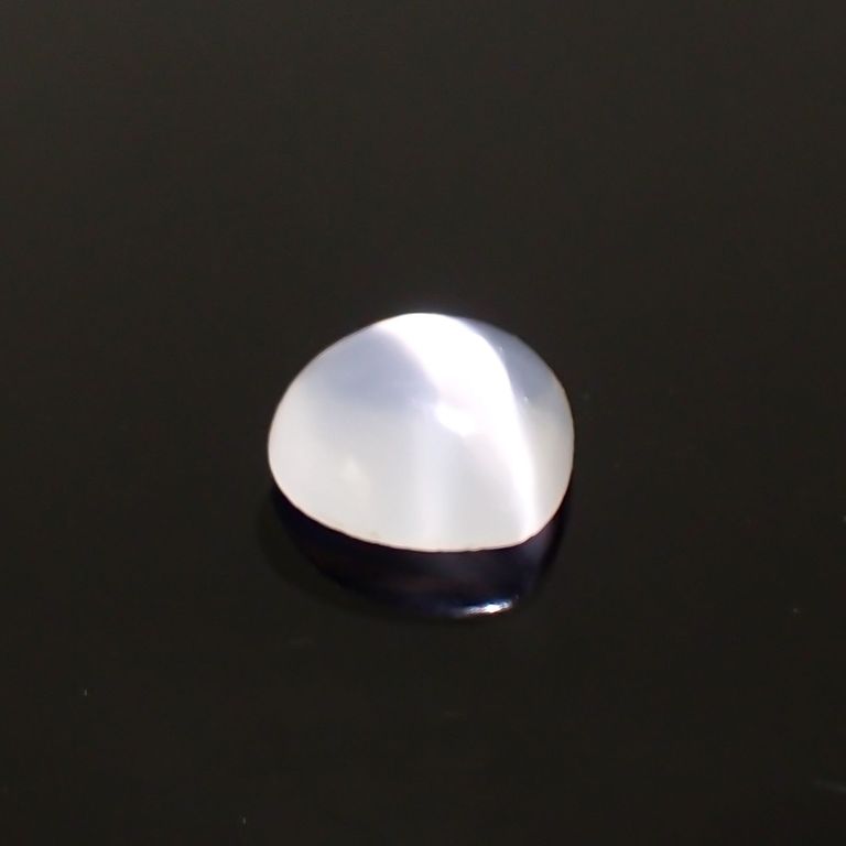 光を当ててキャッツアイを出しています