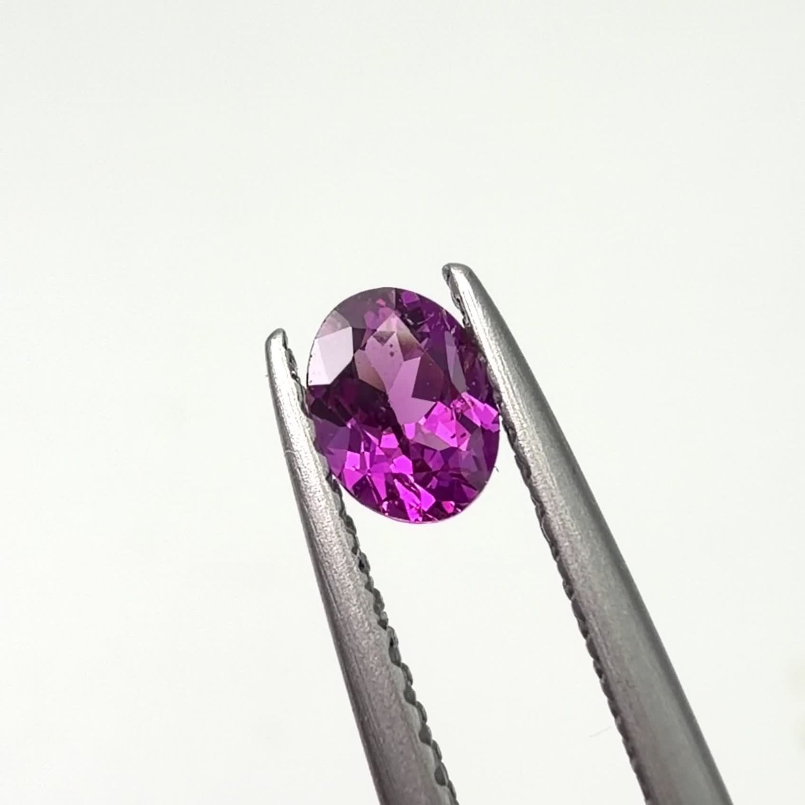 グレープガーネット(宝石名ガーネット)ブラジル産 識別済 0.43ct / 5.3