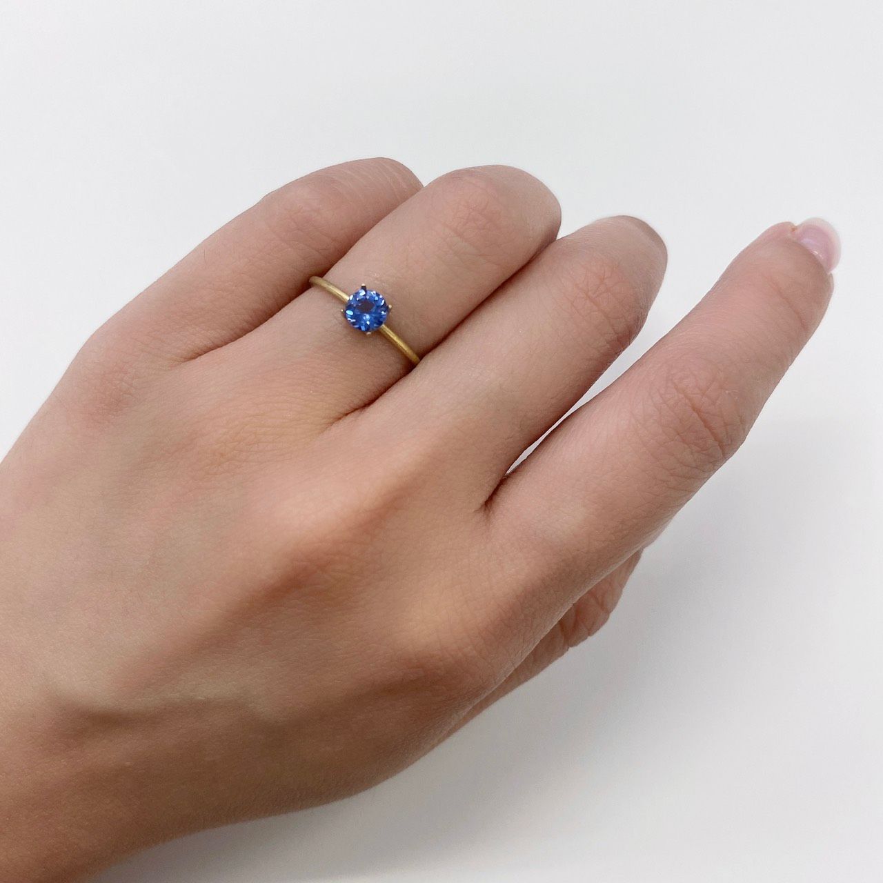 タンザナイト(宝石名タンザナイト) タンザニア産 0.47ct 識別済[210610070]5×5mm前後