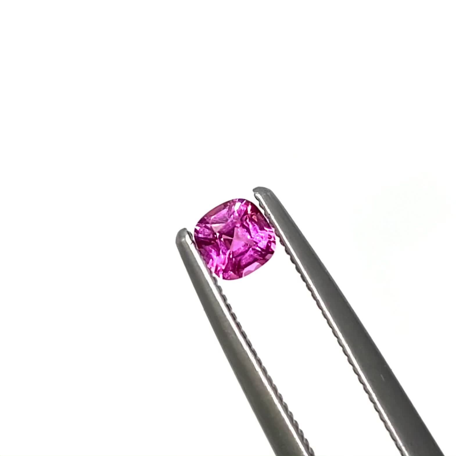 ホットピンクスピネル タンザニア産 0.26ct[231224512]3.5x3.5mm